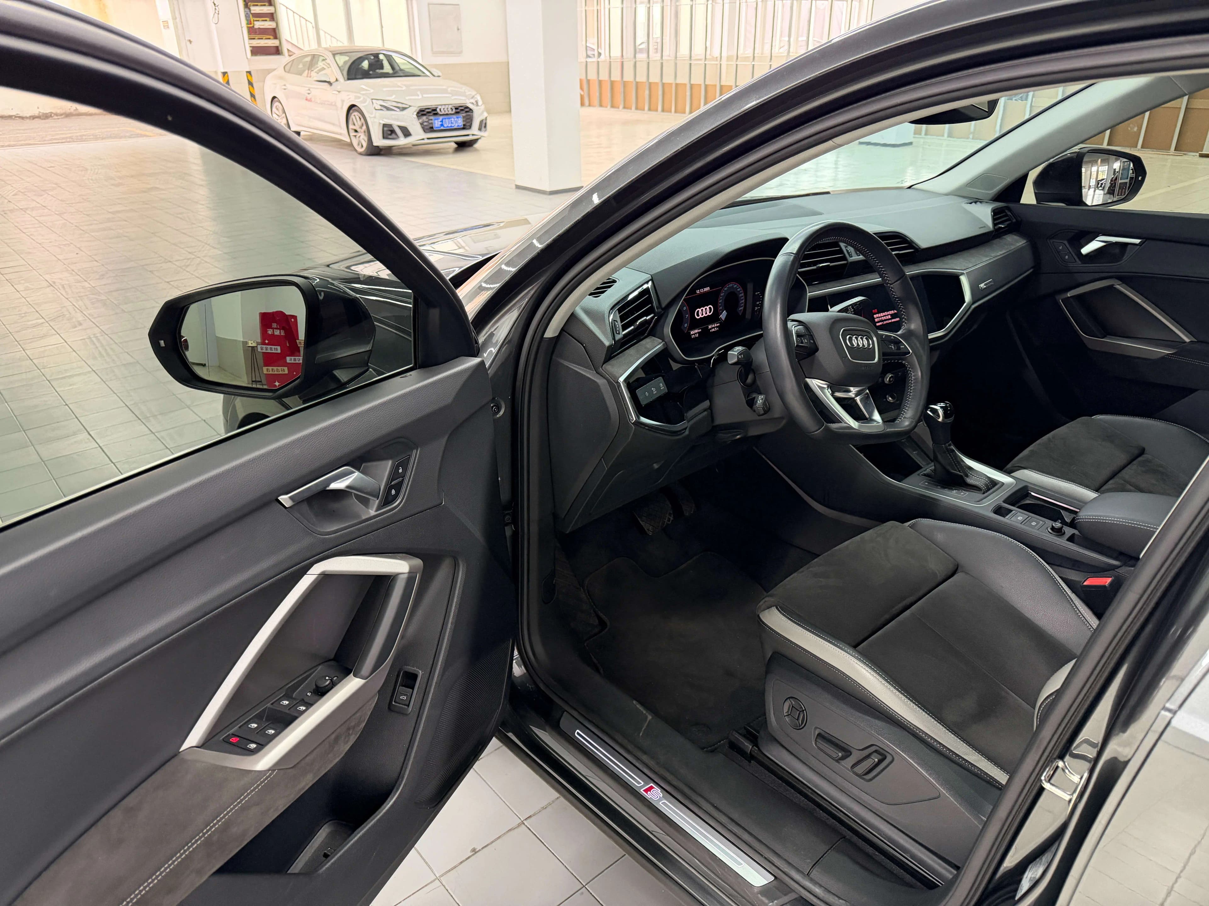 Audi Q3 2021 г. 30140 км. — фото 11