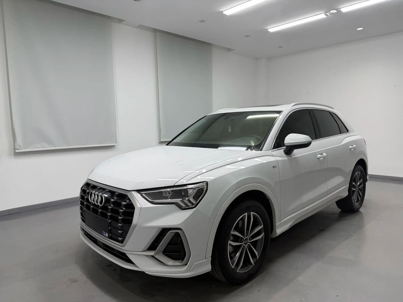 Audi Q3 2021 г. 42645 км.