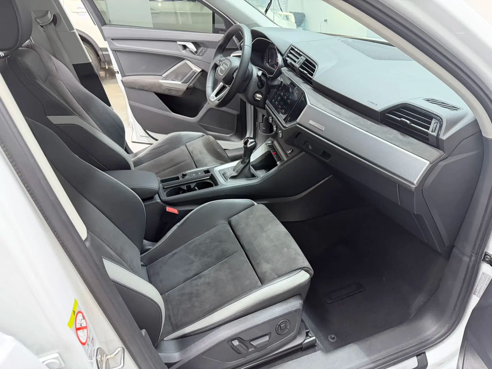 Audi Q3 2021 г. 42645 км. — фото 13