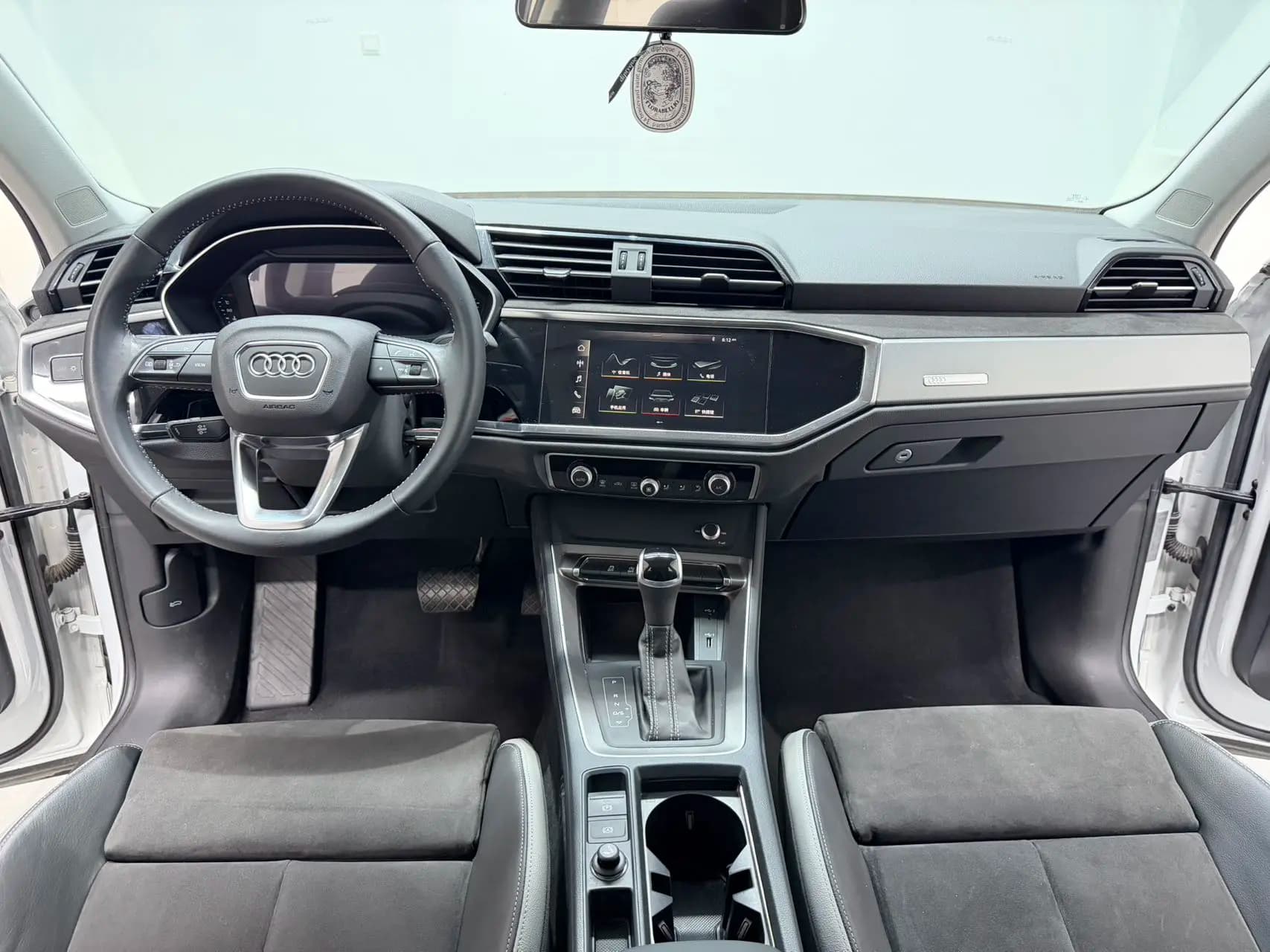 Audi Q3 2021 г. 42645 км. — фото 19