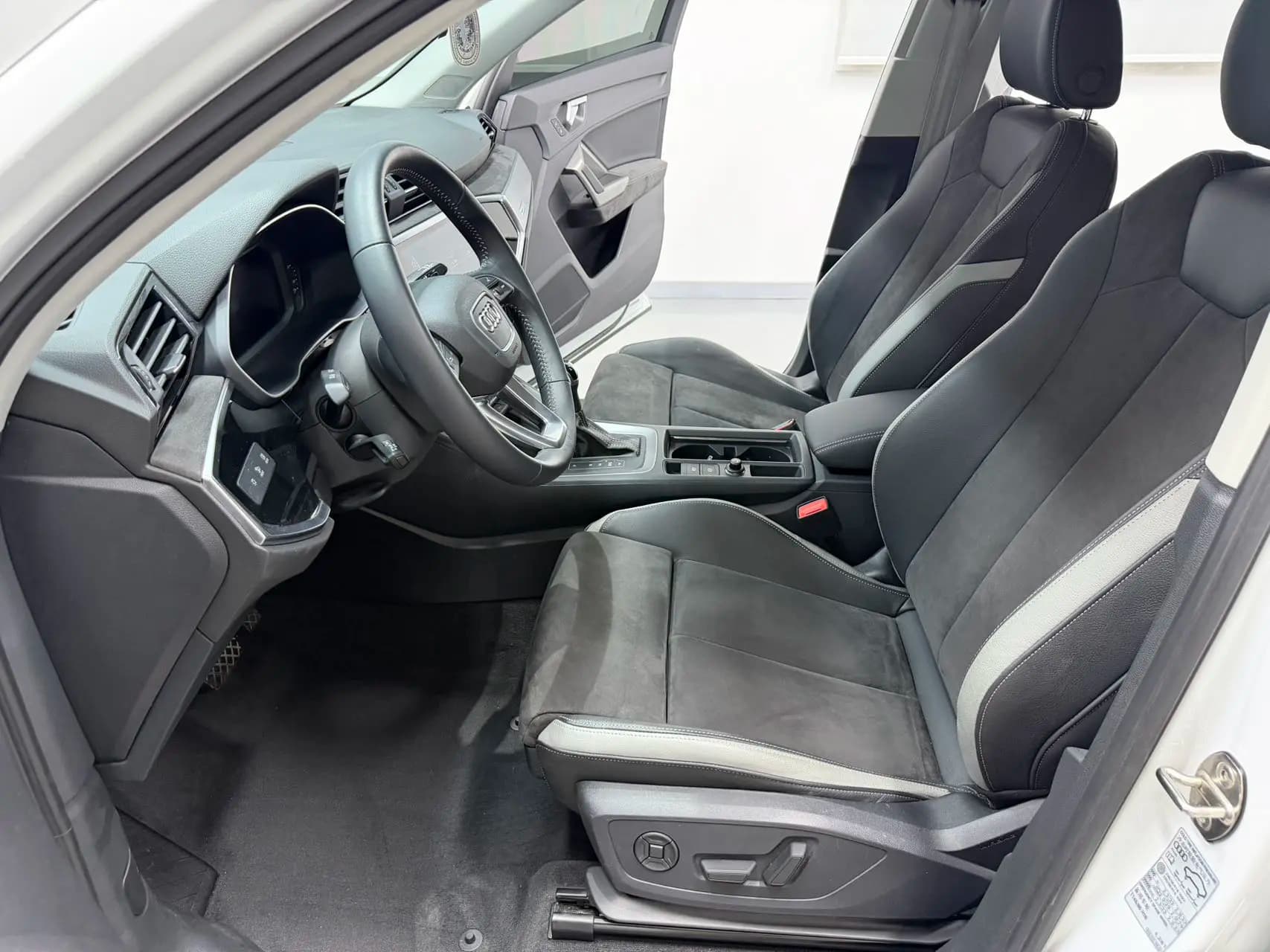 Audi Q3 2021 г. 42645 км. — фото 20