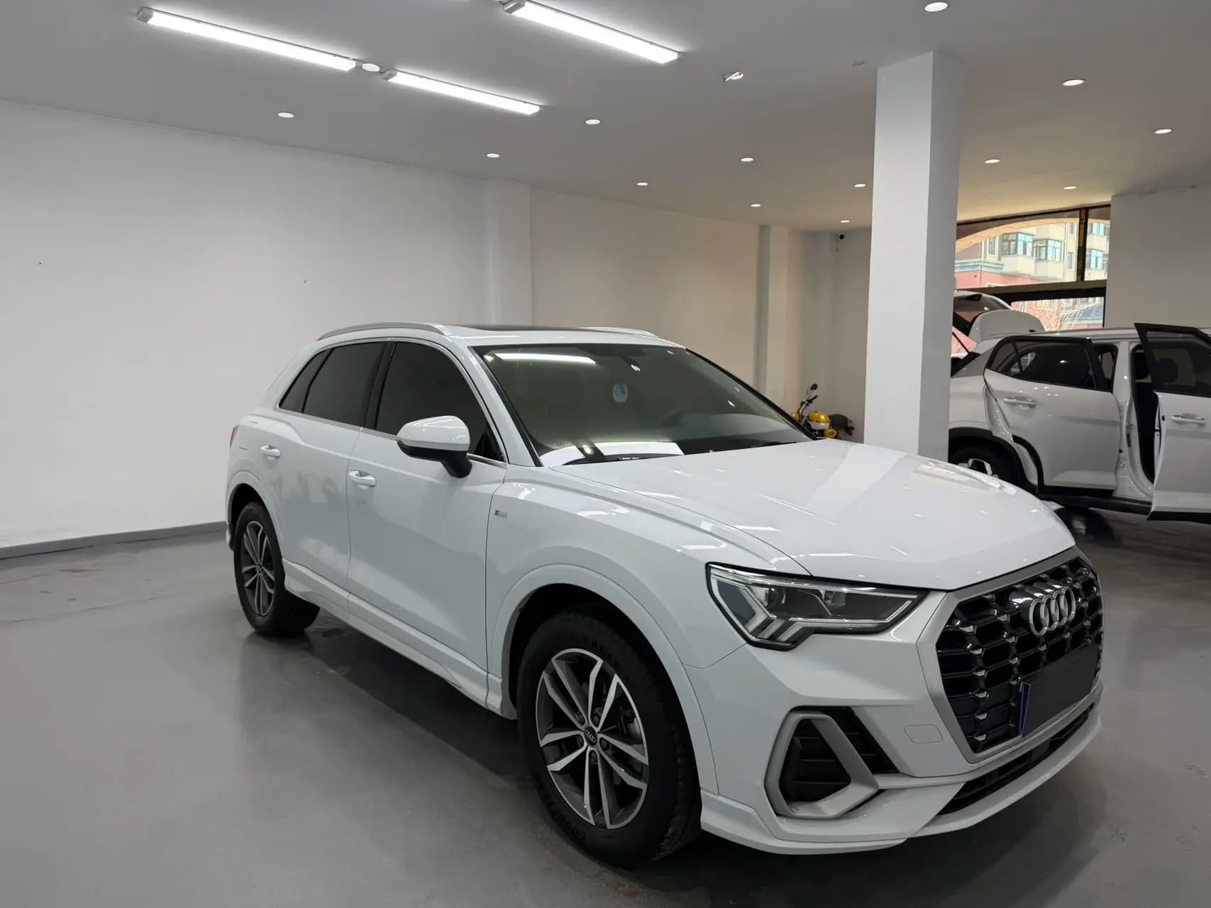 Audi Q3 2021 г. 42645 км. — фото 3