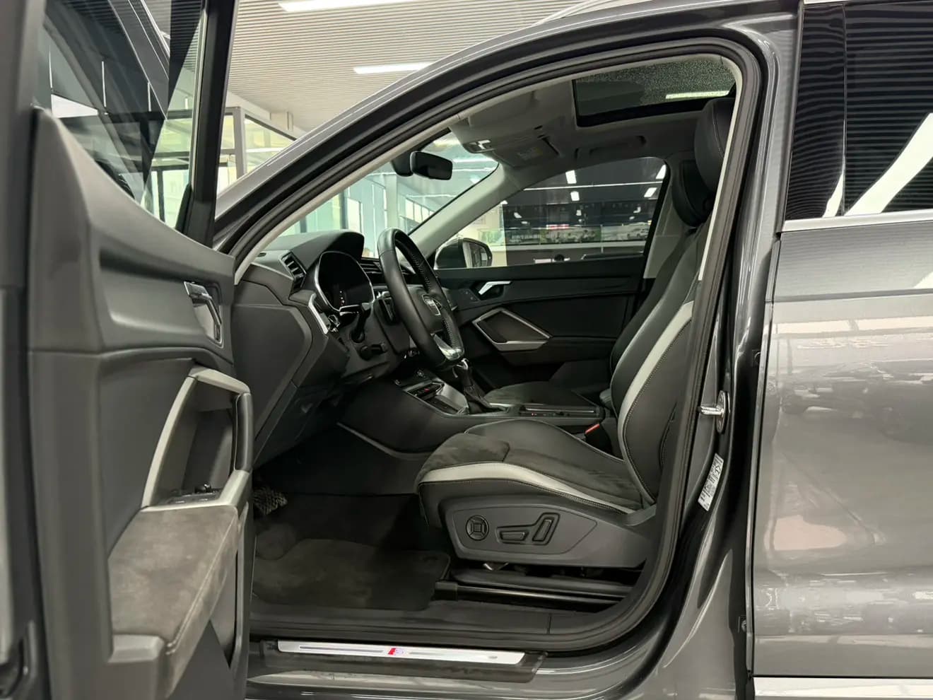 Audi Q3 2022 г. 42148 км. — фото 12