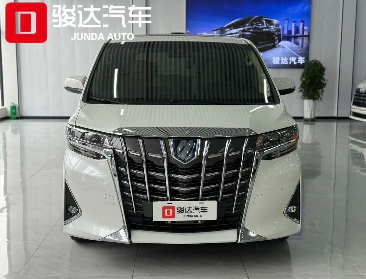 Toyota Alphard 2021 г. 70137 км. — фото 2