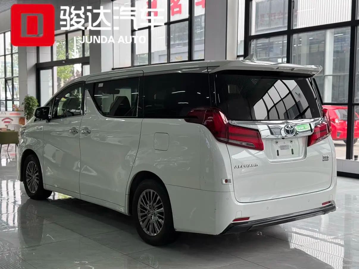 Toyota Alphard 2021 г. 70137 км. — фото 4
