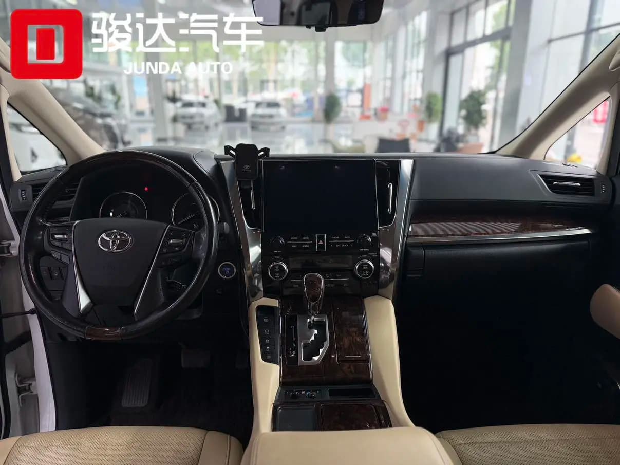 Toyota Alphard 2021 г. 70137 км. — фото 7
