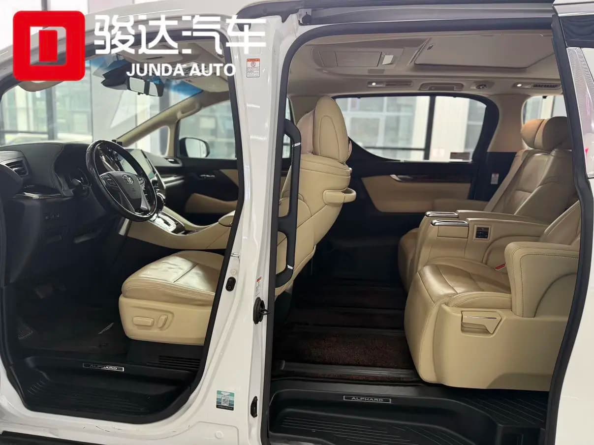 Toyota Alphard 2021 г. 70137 км. — фото 9