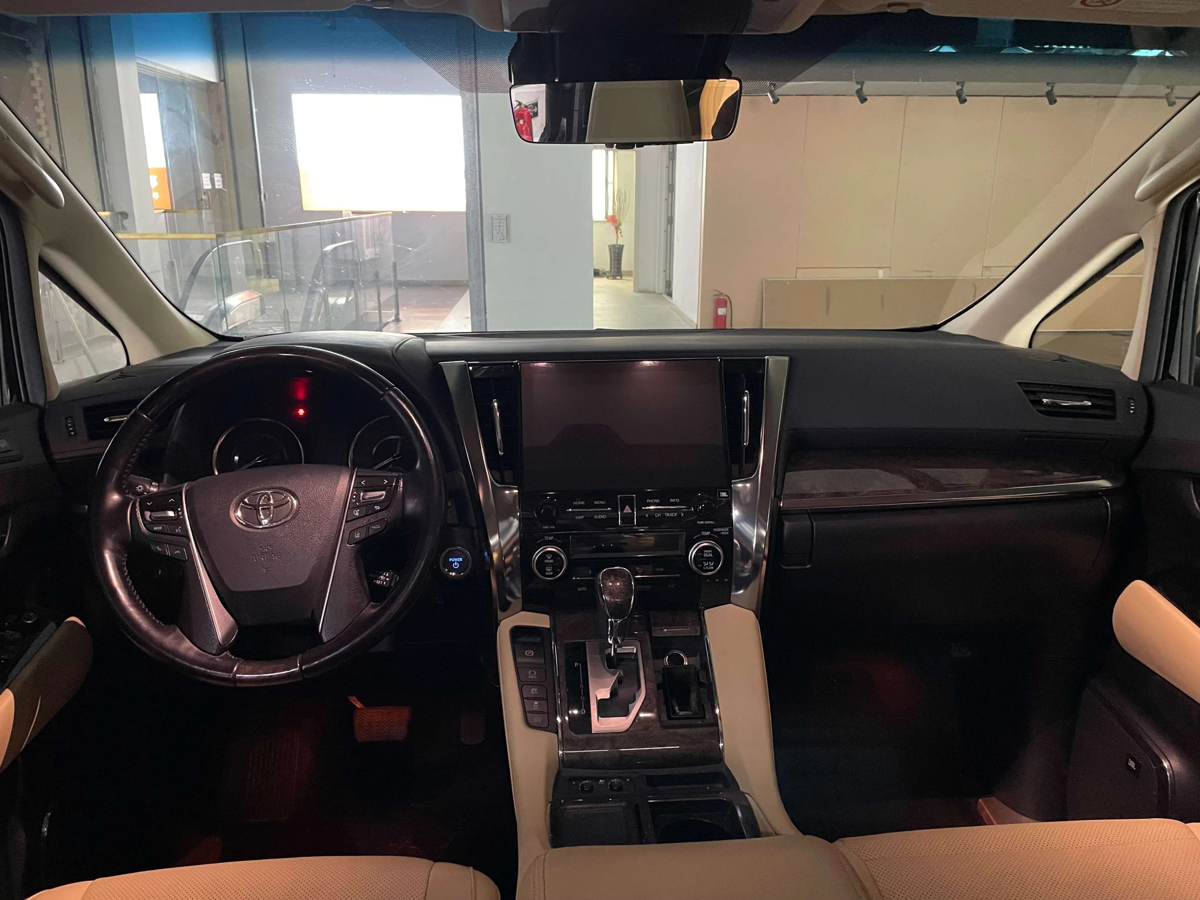Toyota Crown Wellfire 2022 г. 82059 км. — фото 10