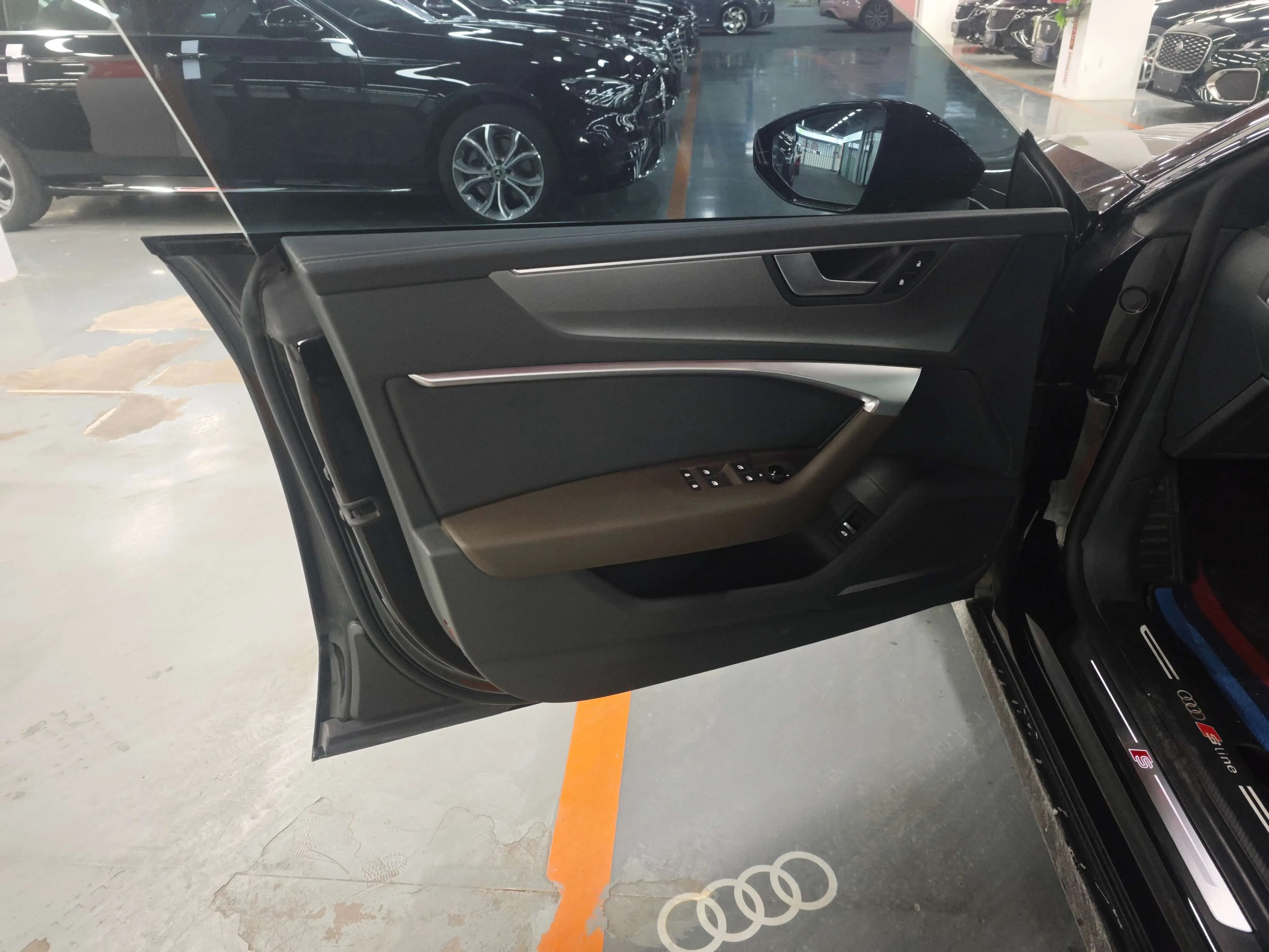 Audi A7L 2023 г. 27000 км. — фото 10