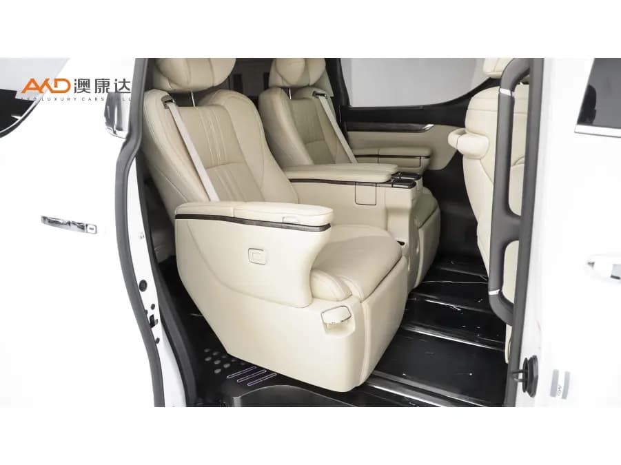 Toyota Alphard 2023 г. 45346 км. — фото 5
