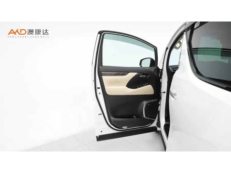 Toyota Alphard 2023 г. 45346 км. — фото 10
