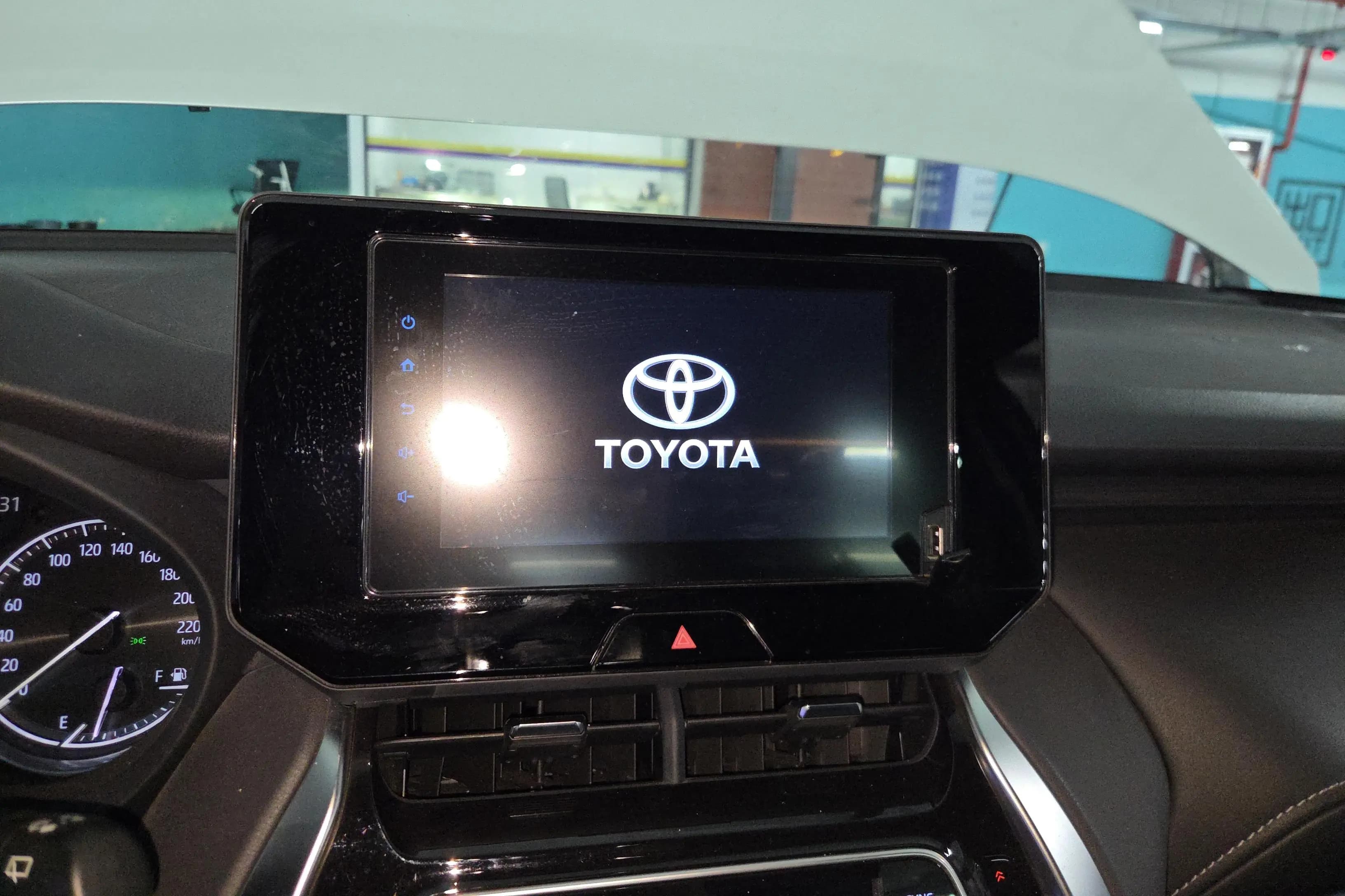 Toyota Harrier 2022 г. 33212 км. — фото 11