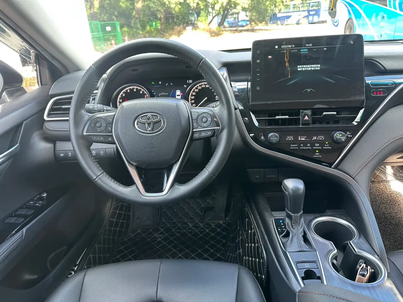 Toyota Camry 2022 г. 48047 км. — фото 12