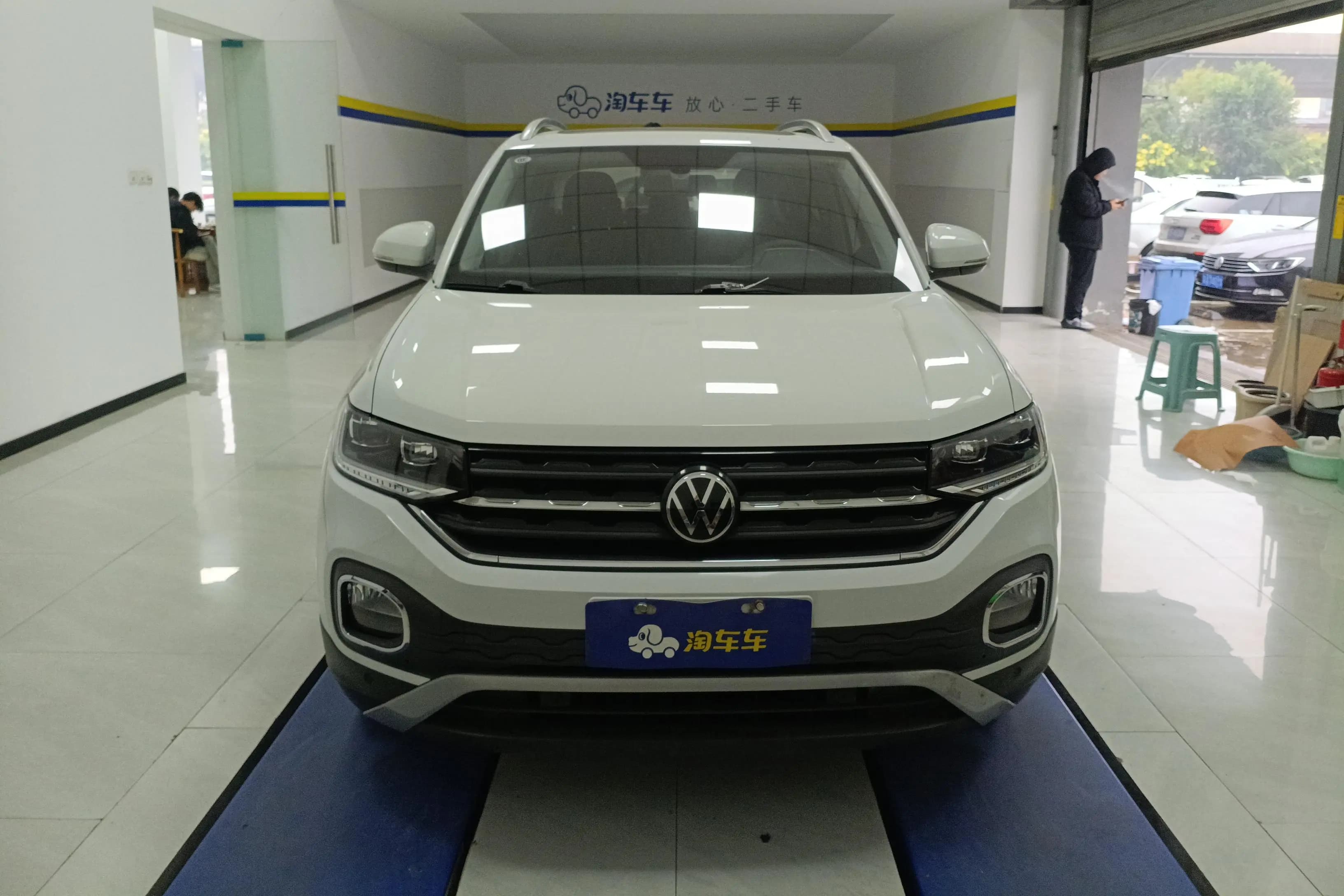 Volkswagen Explore the shadows 2023 г. 62509 км. — фото 2