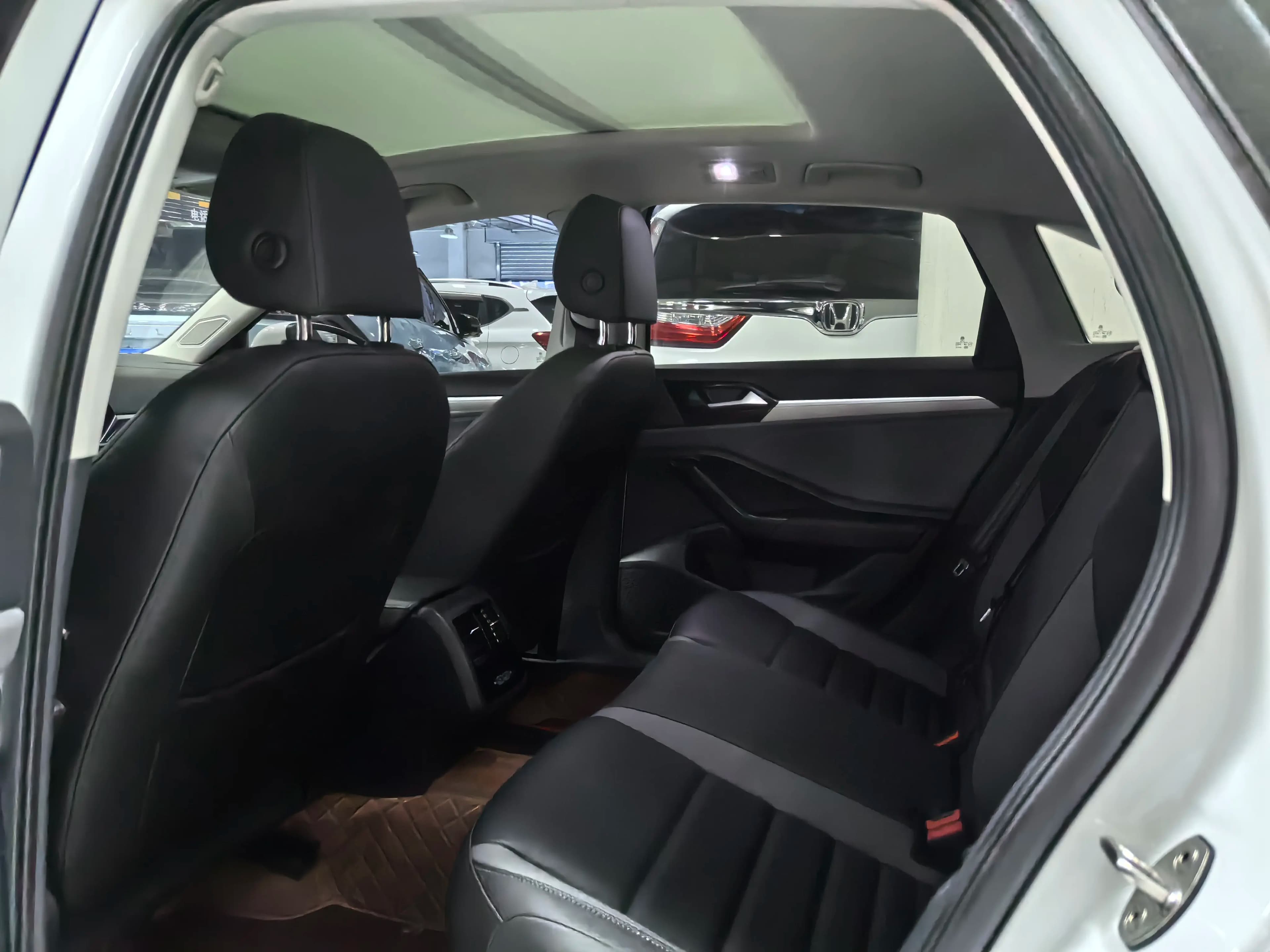 Volkswagen Sagitar 2021 г. 41116 км. — фото 12