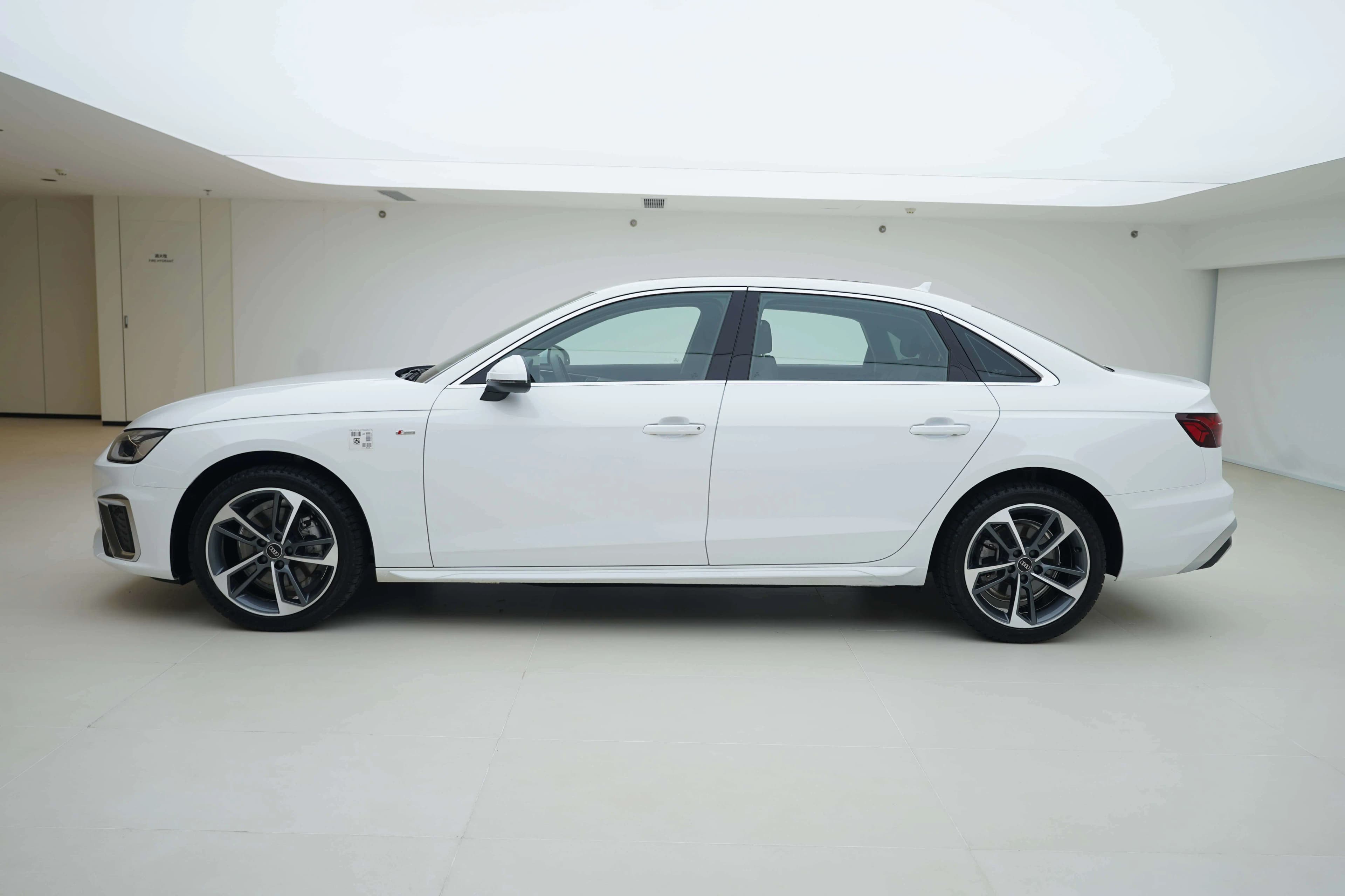 Audi A4L 2023 г. 25092 км. — фото 3