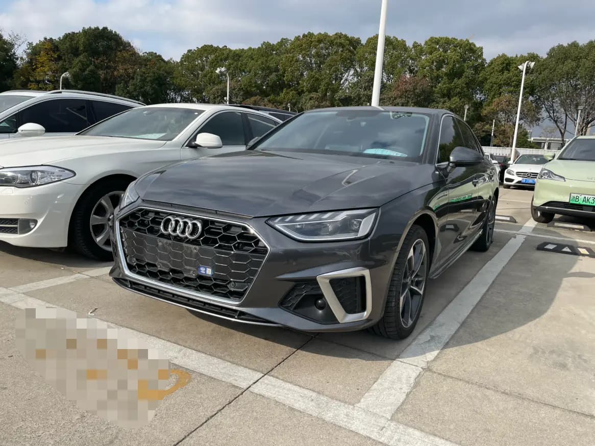Audi A4L 2022 г. 31093 км.