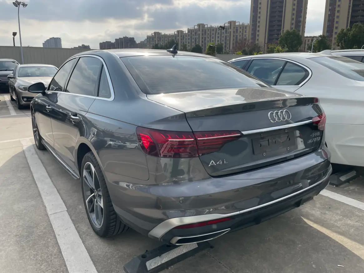 Audi A4L 2022 г. 31093 км. — фото 4
