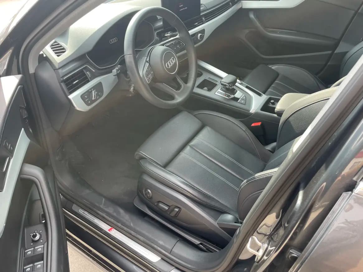 Audi A4L 2022 г. 31093 км. — фото 8
