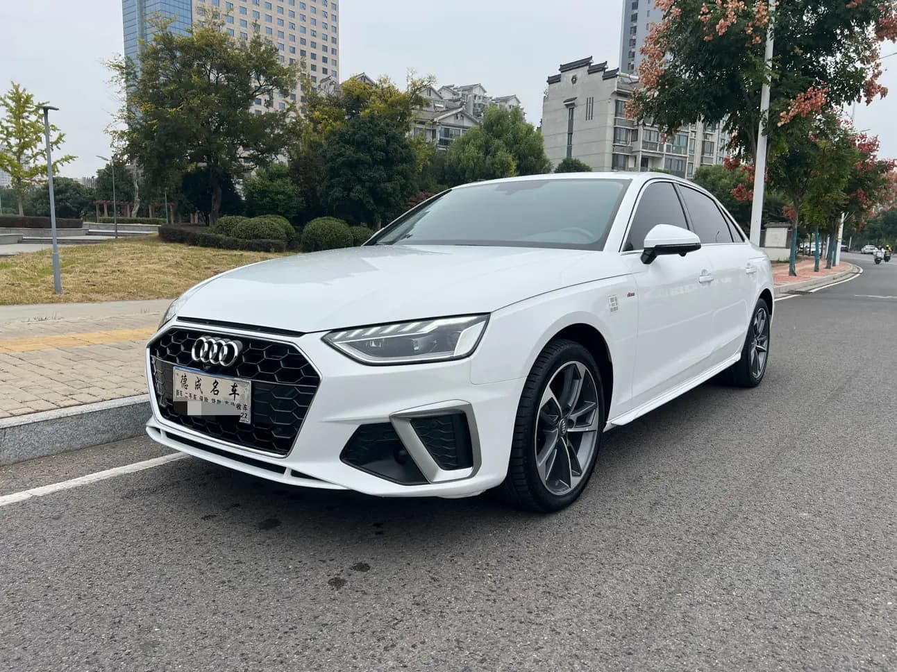 Audi A4L 2021 г. 48101 км.