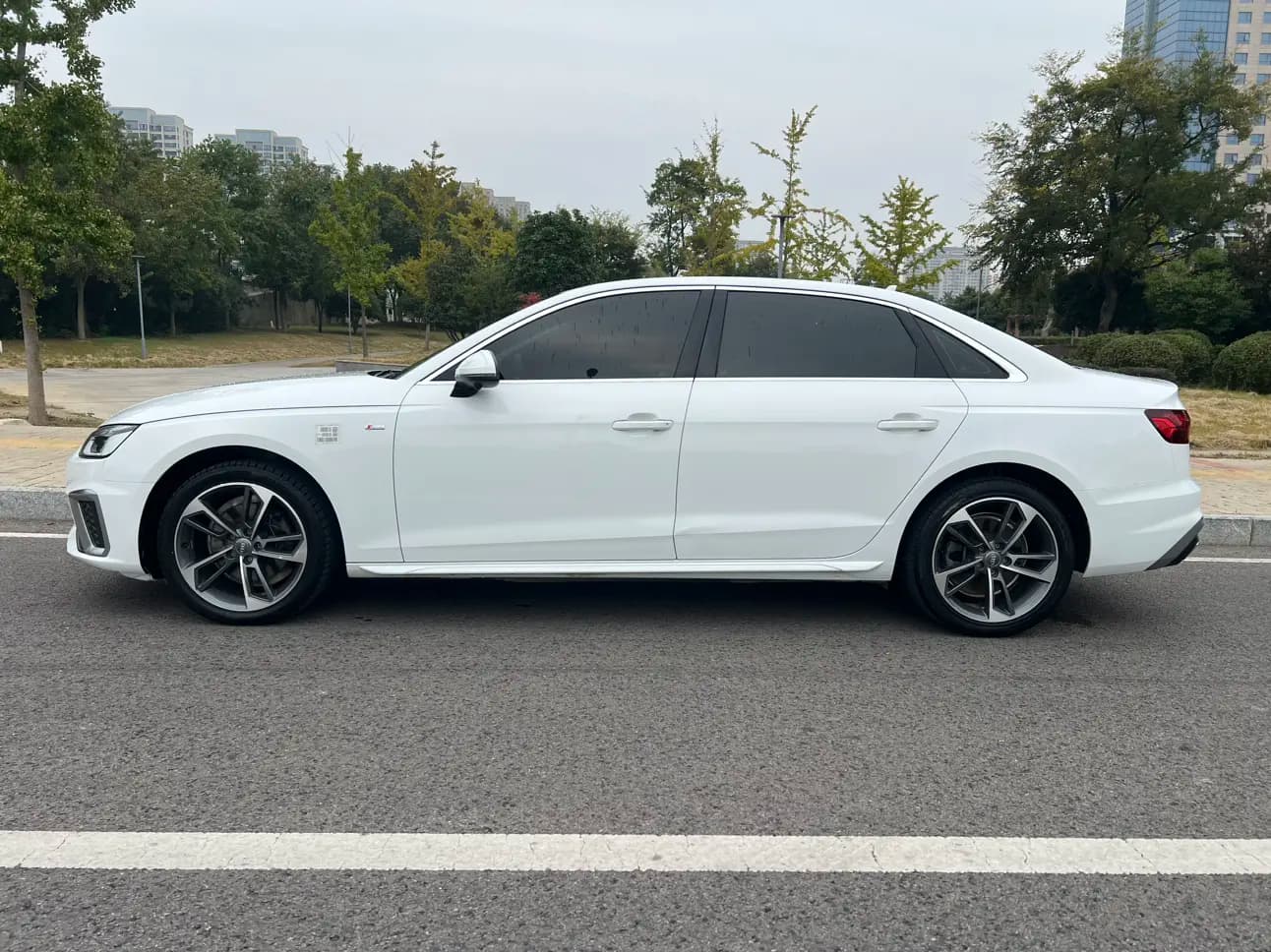 Audi A4L 2021 г. 48101 км. — фото 3