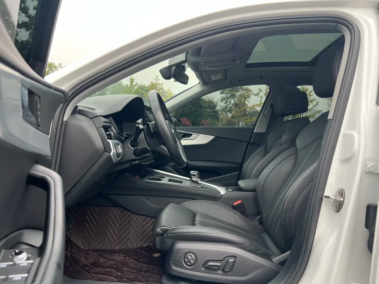 Audi A4L 2021 г. 48101 км. — фото 10
