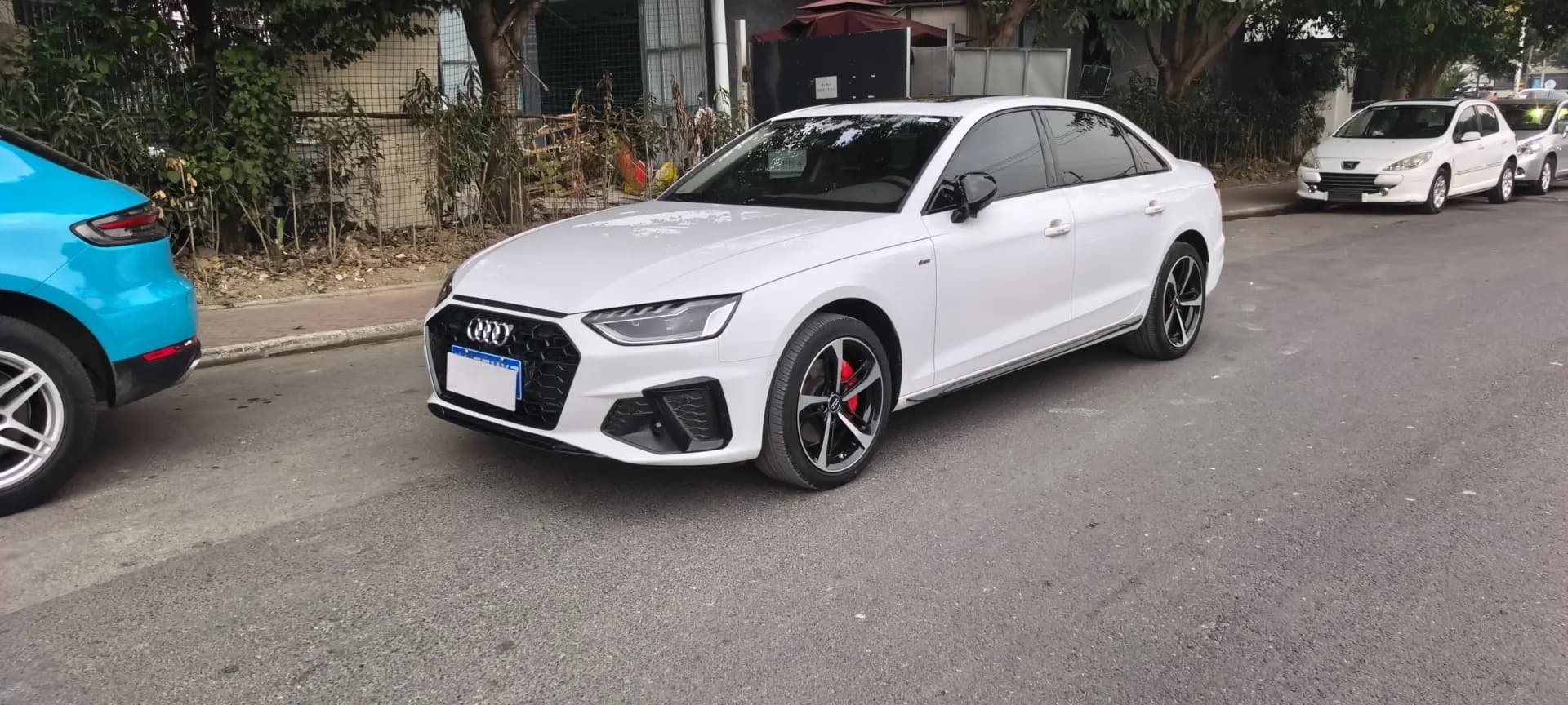 Audi A4L 2023 г. 45303 км.