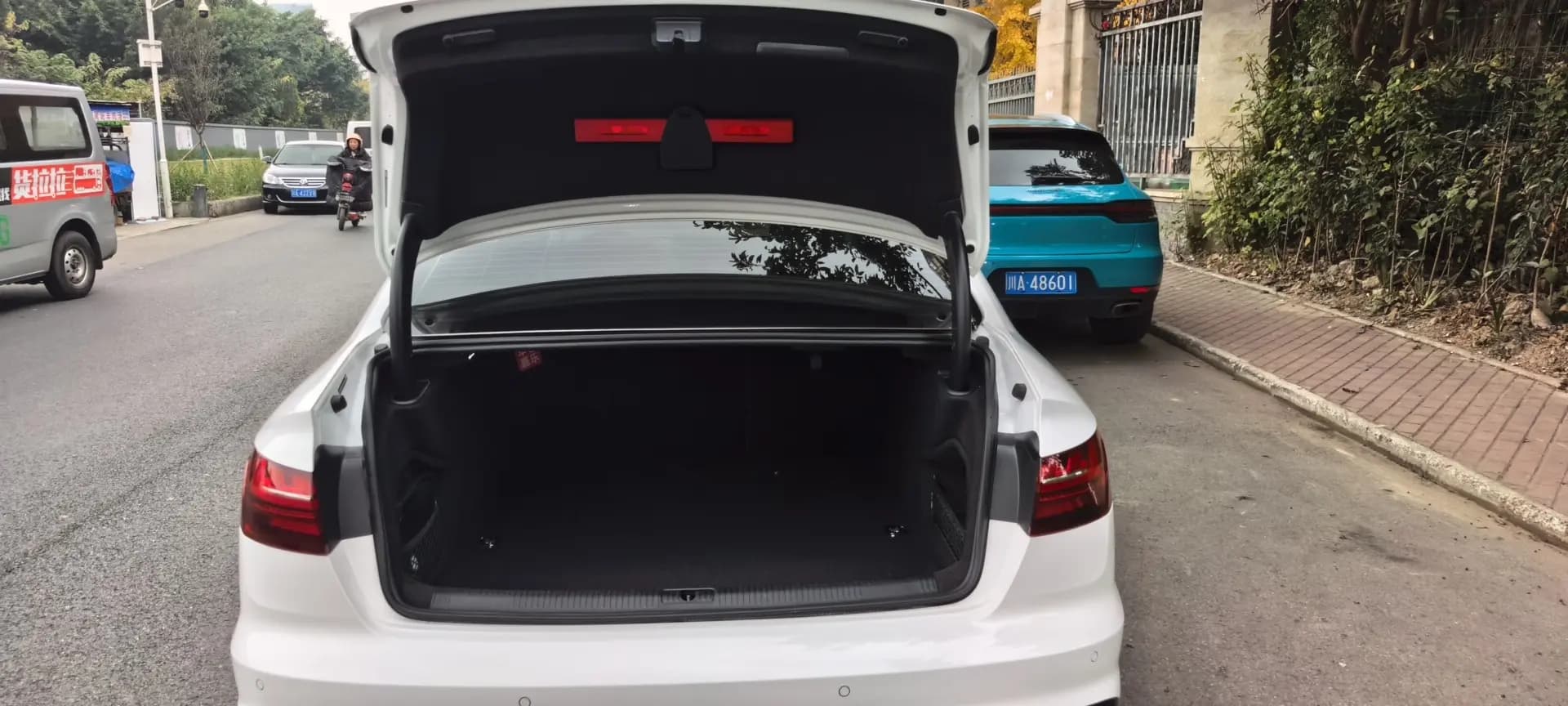 Audi A4L 2023 г. 45303 км. — фото 23