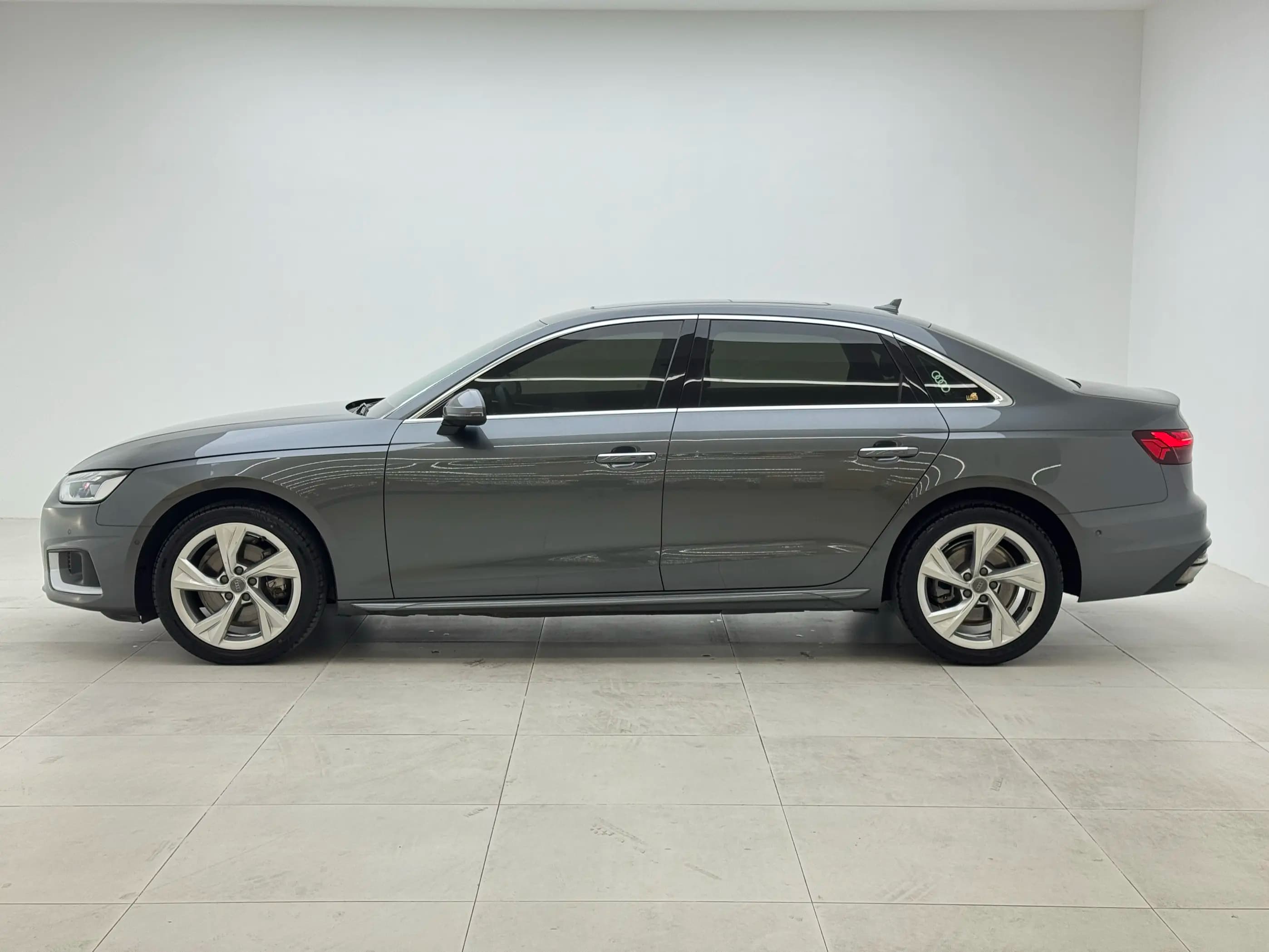 Audi A4L 2022 г. 74064 км. — фото 4