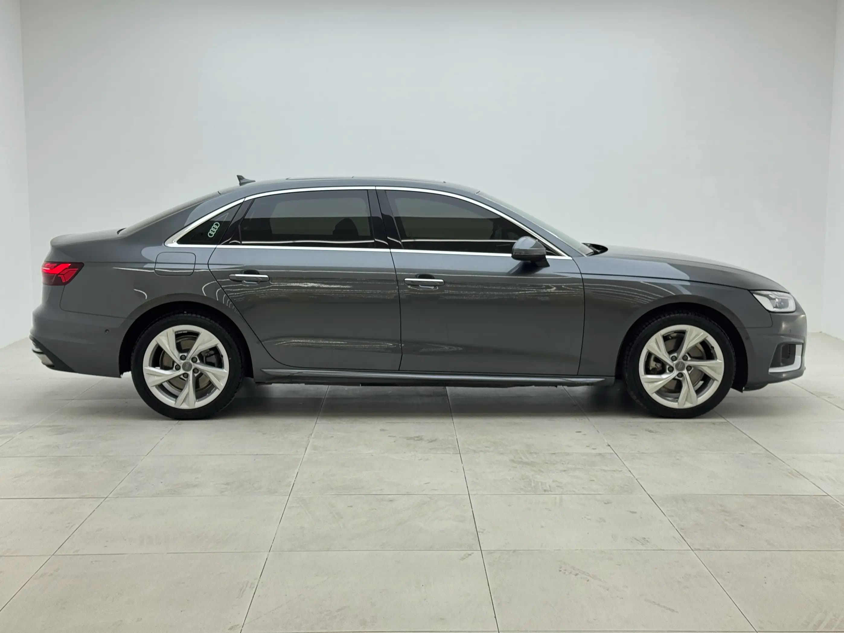 Audi A4L 2022 г. 74064 км. — фото 8