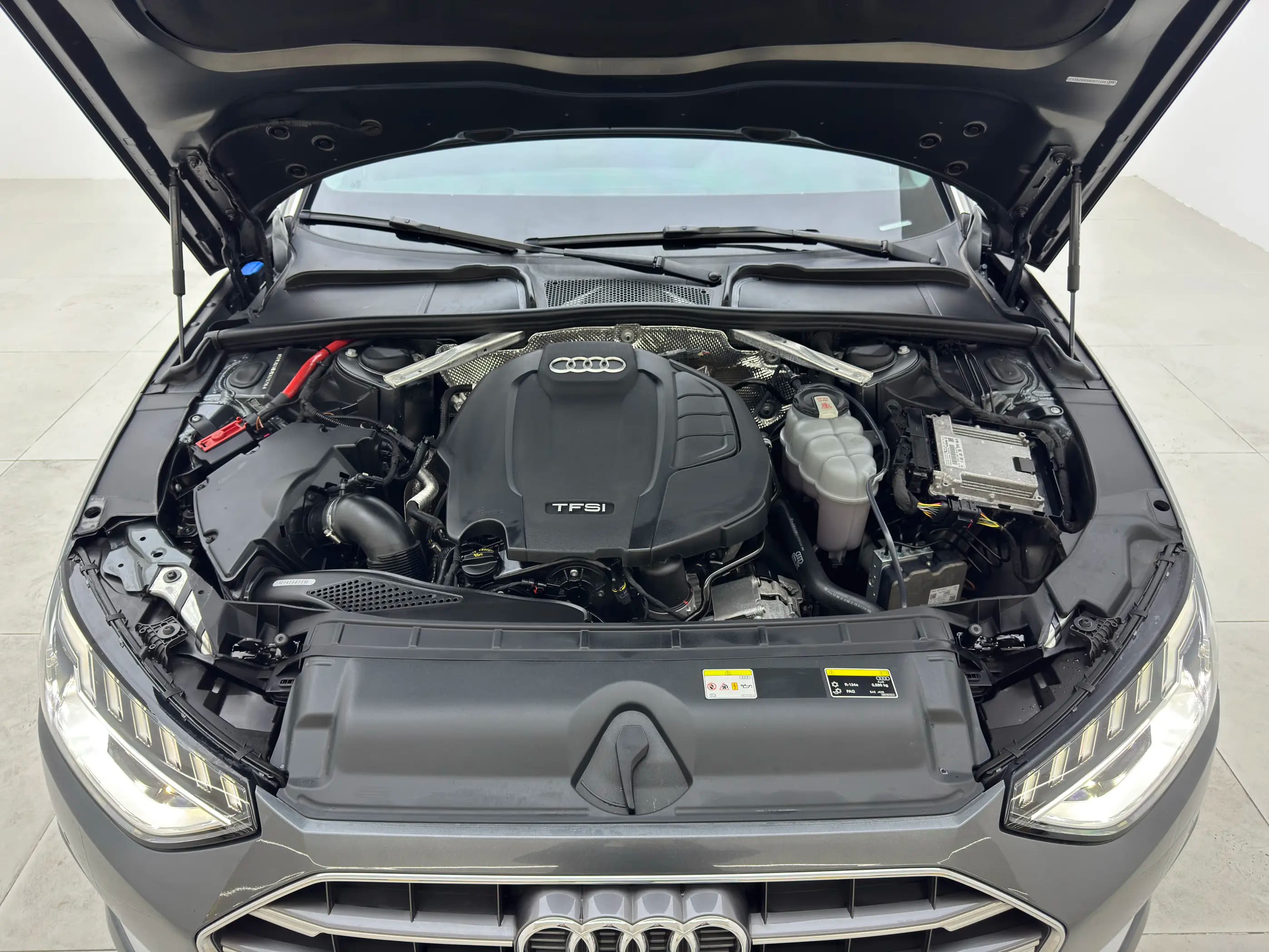 Audi A4L 2022 г. 74064 км. — фото 10