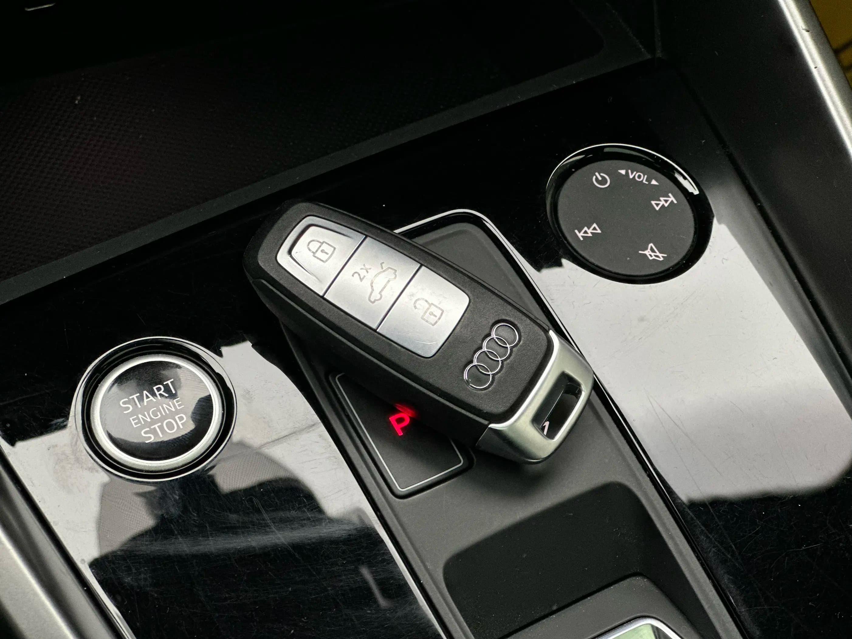 Audi A3 2024 г. 32160 км. — фото 11