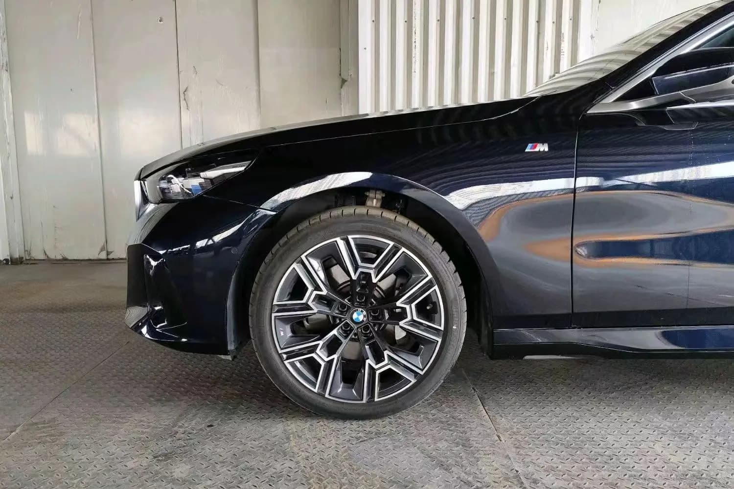 BMW 5 Series 2024 г. 14846 км. — фото 3