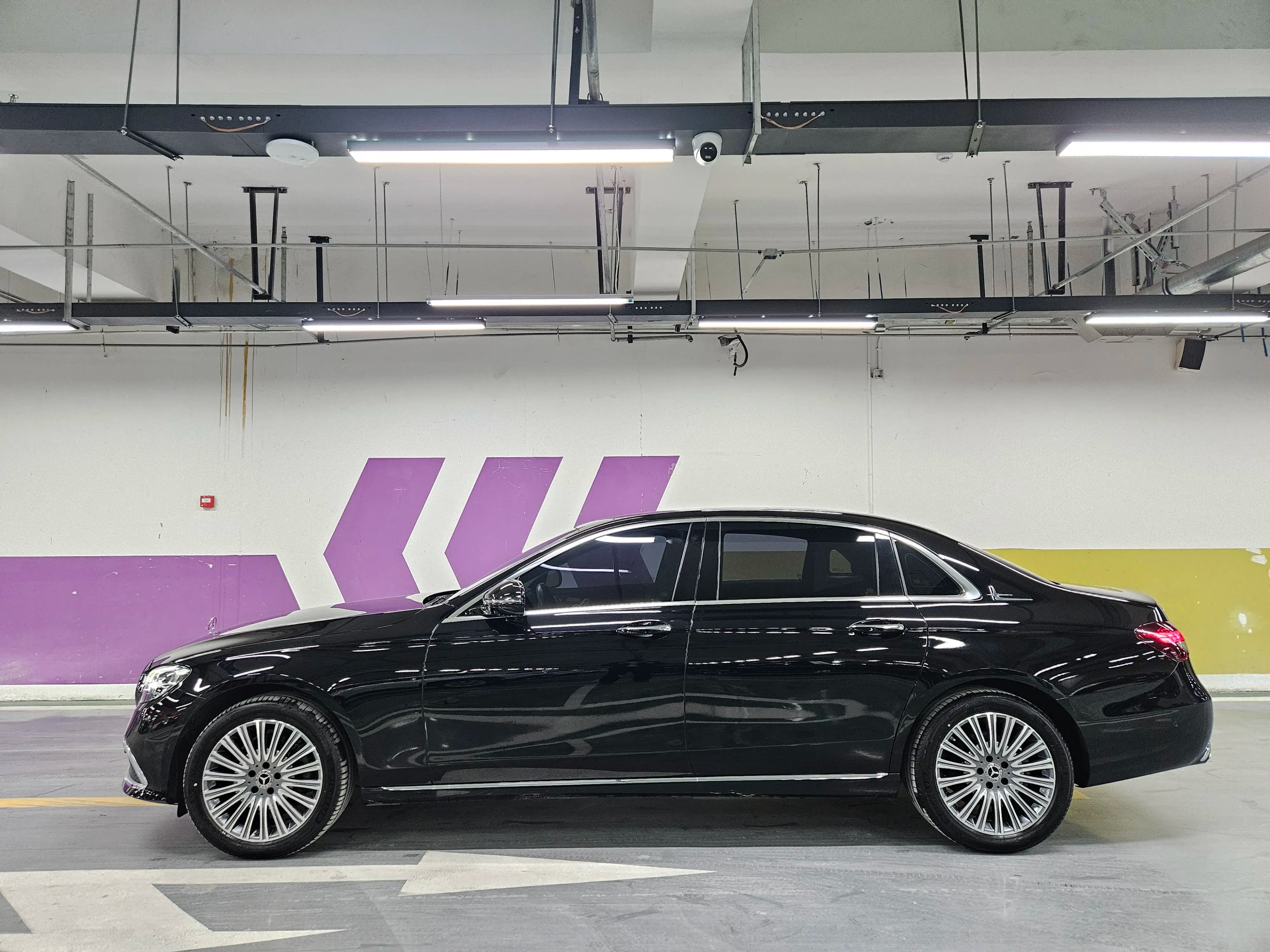 Mercedes-Benz E-Class 2023 г. 36025 км. — фото 2