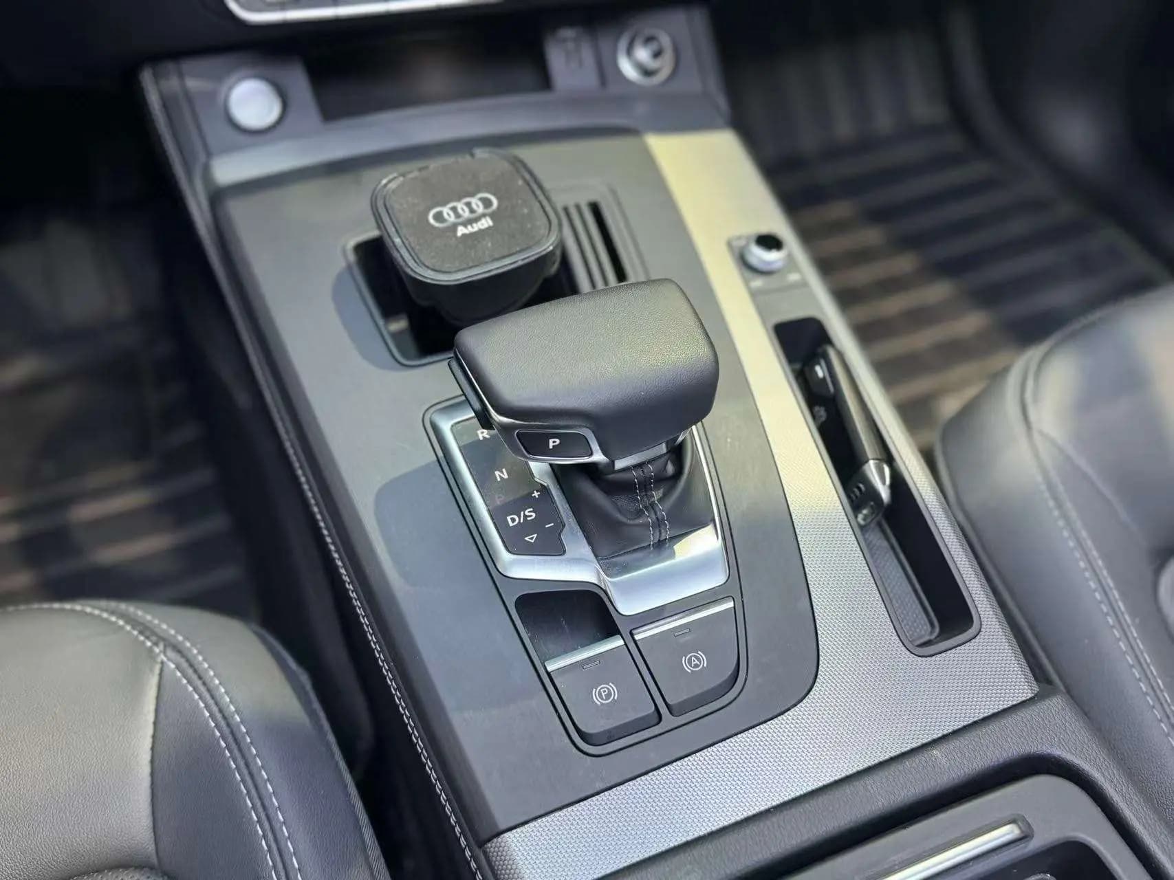 Audi Q5L 2023 г. 34072 км. — фото 14
