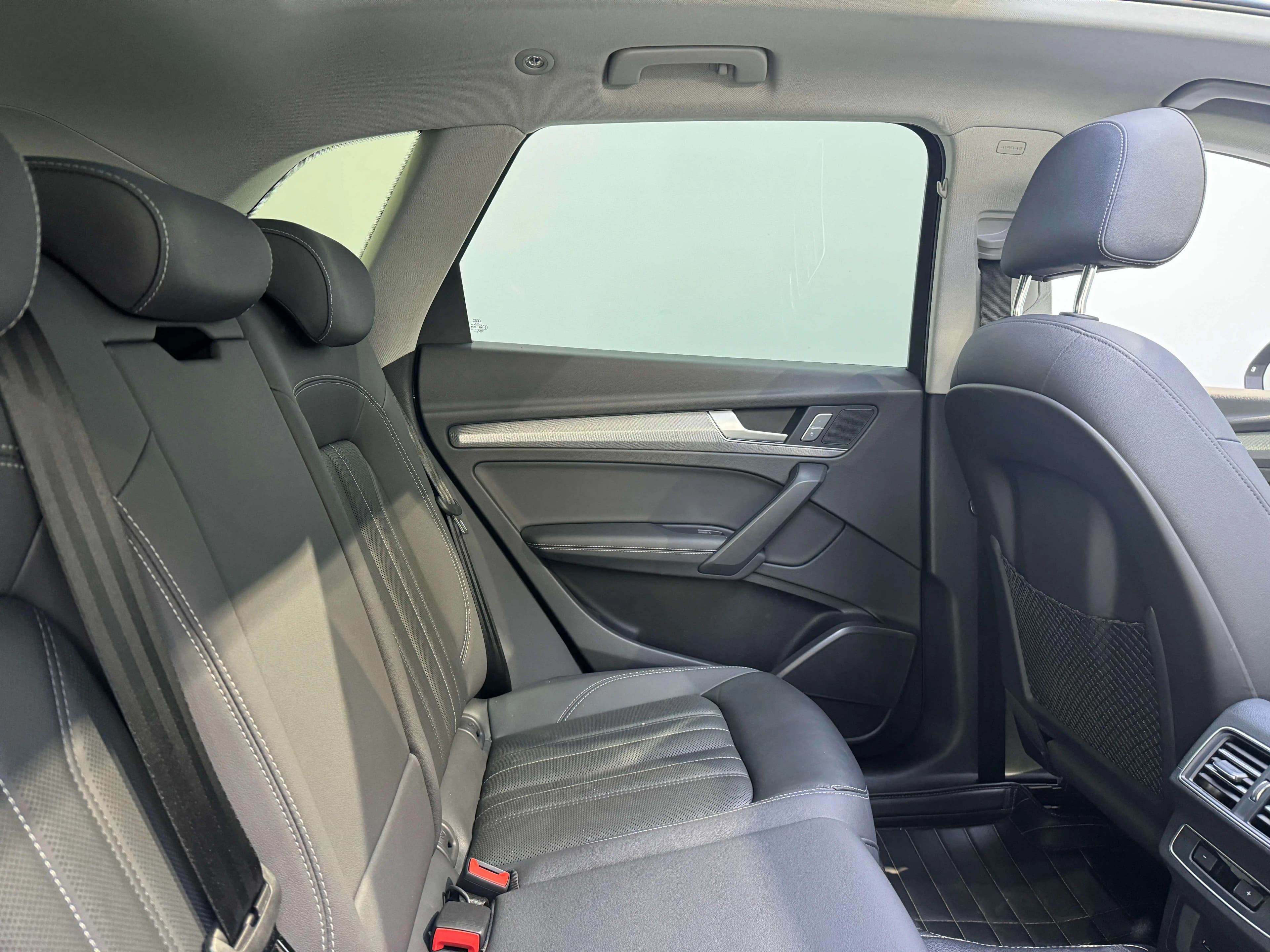 Audi Q5L 2023 г. 34072 км. — фото 15