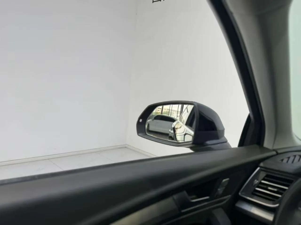 Audi Q5L 2023 г. 34072 км. — фото 8