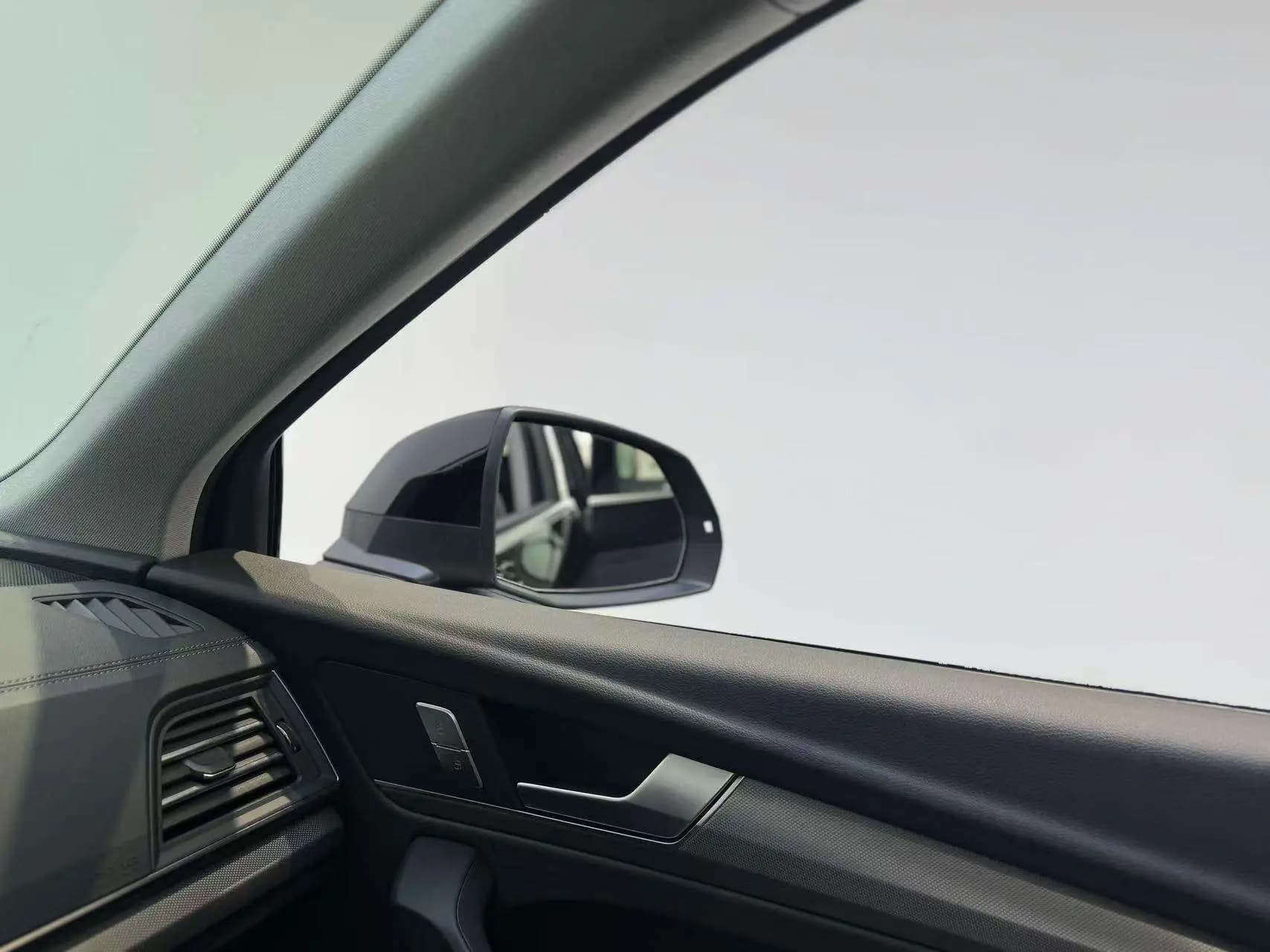 Audi Q5L 2023 г. 34072 км. — фото 9