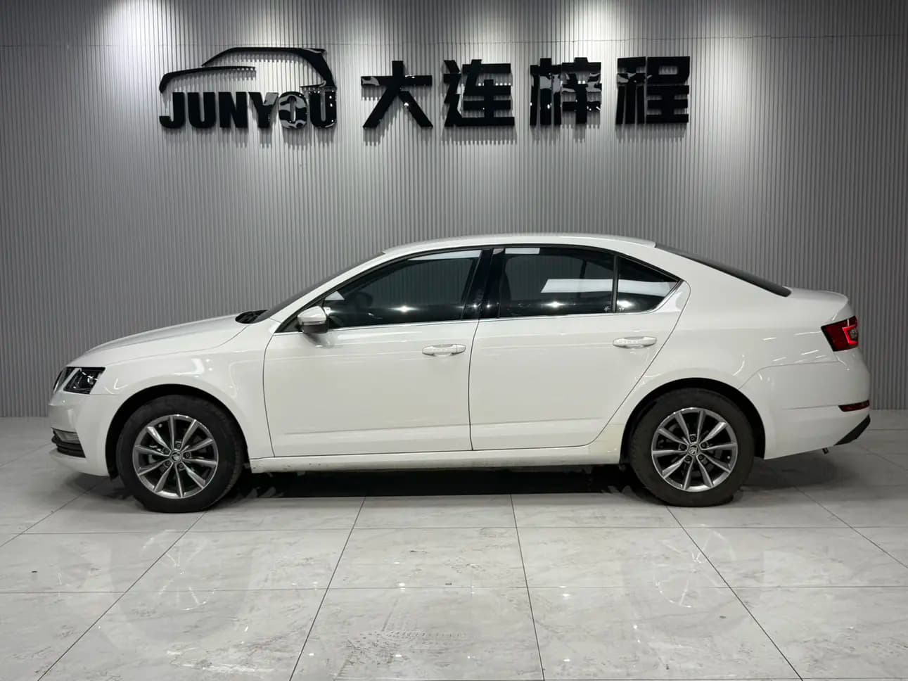 Skoda Octavia 2021 г. 39074 км. — фото 4