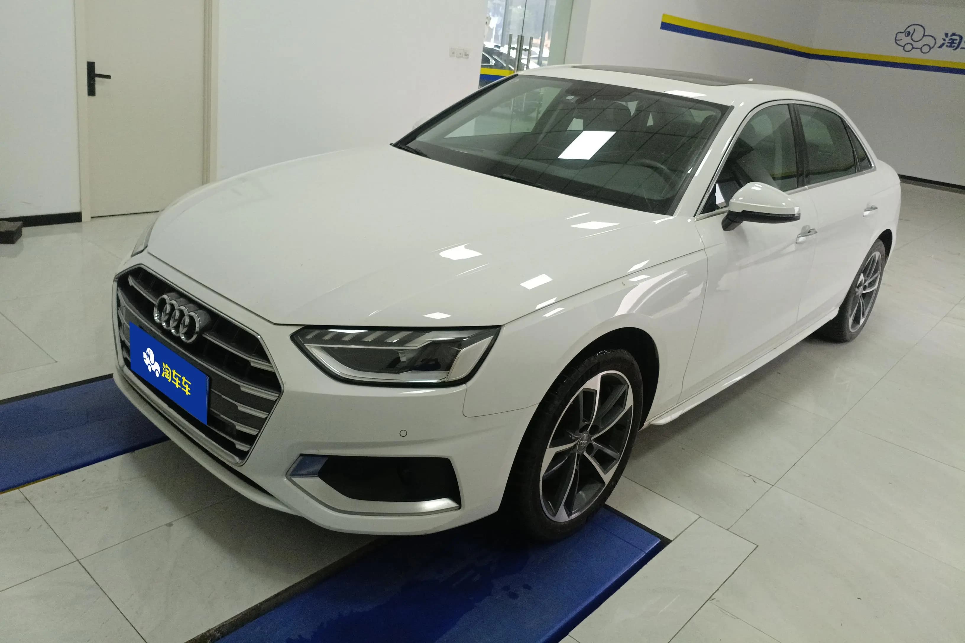 Audi A4L 2021 г. 47502 км.