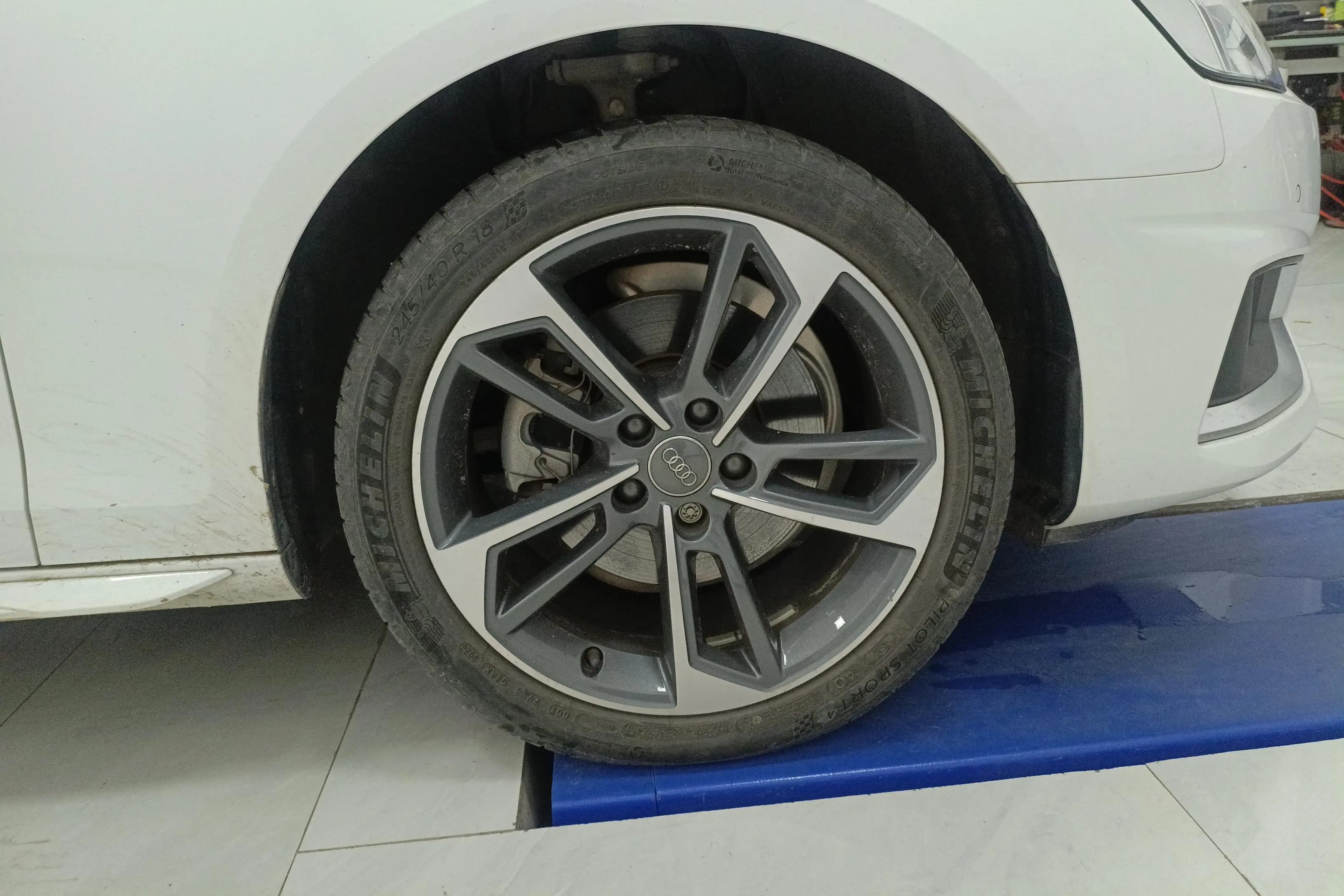Audi A4L 2021 г. 47502 км. — фото 8