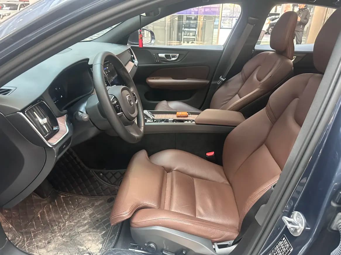 Volvo S60 2022 г. 37000 км. — фото 7
