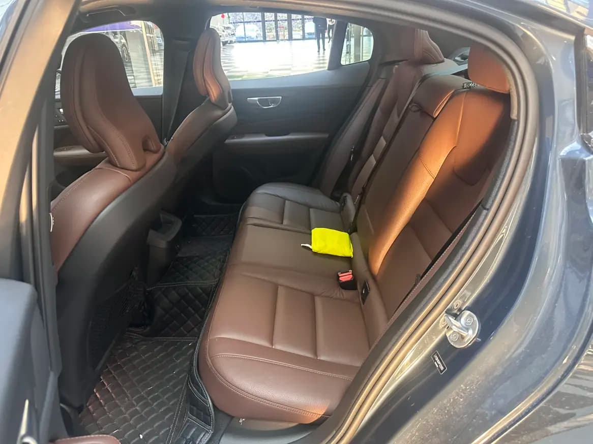 Volvo S60 2022 г. 37000 км. — фото 8