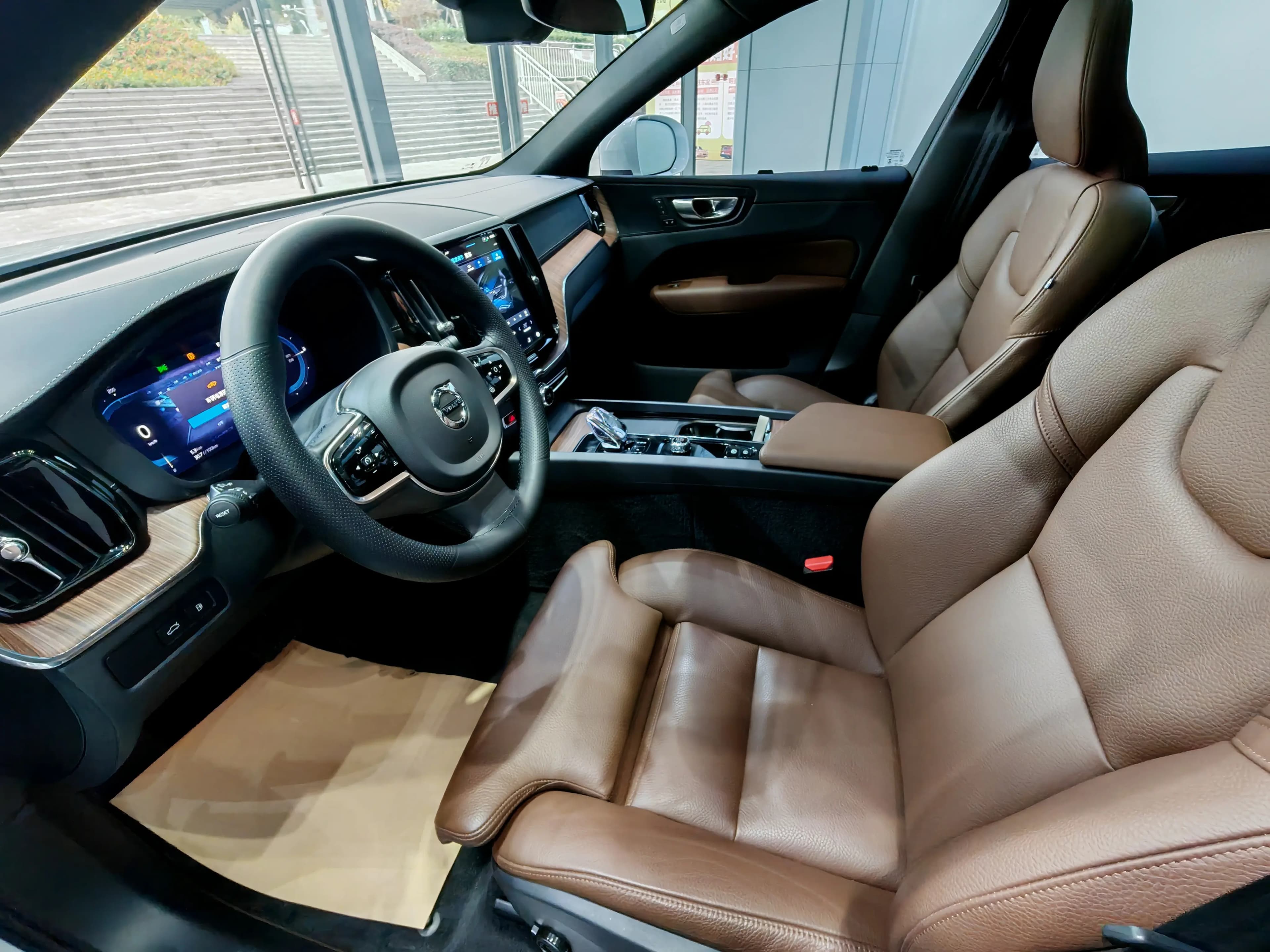 Volvo XC60 PHEV 2024 г. 20049 км. — фото 14