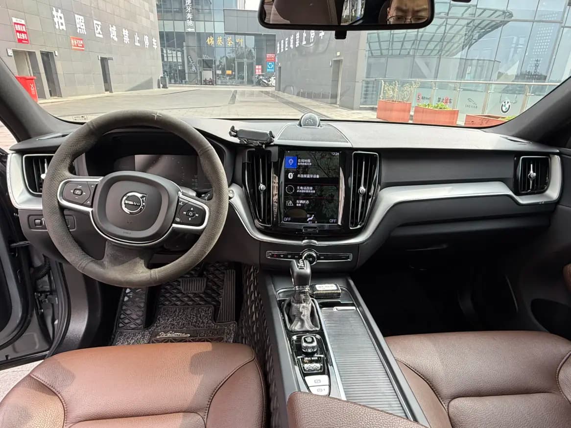 Volvo XC60 2021 г. 75050 км. — фото 12