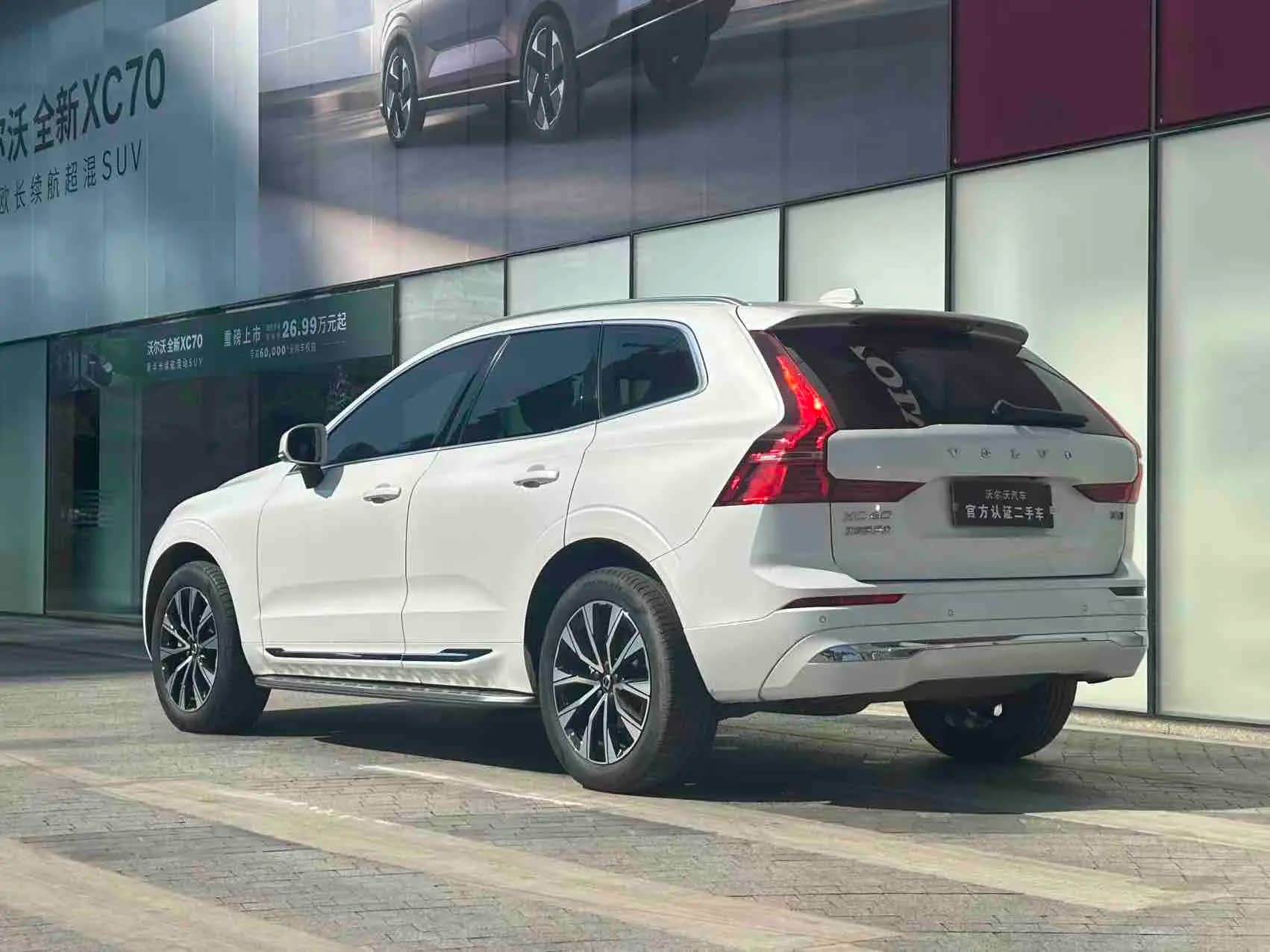 Volvo XC60 2024 г. 41052 км. — фото 4