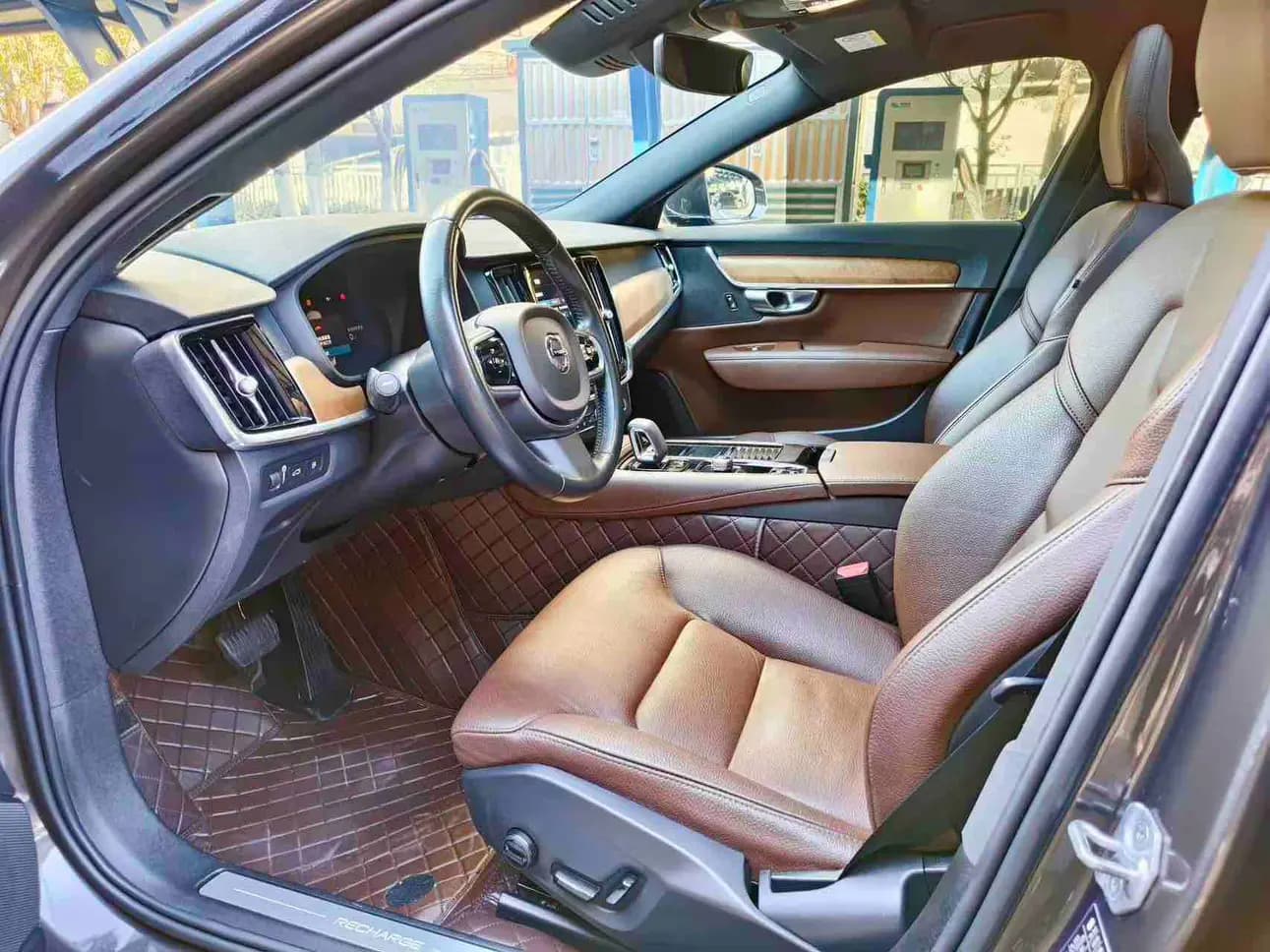 Volvo S90 PHEV 2021 г. 47054 км. — фото 11