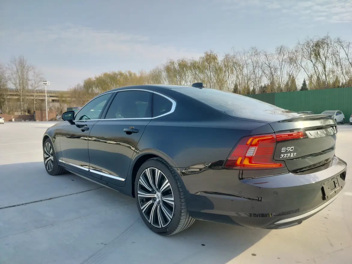 Volvo S90 2024 г. 3900 км. — фото 4