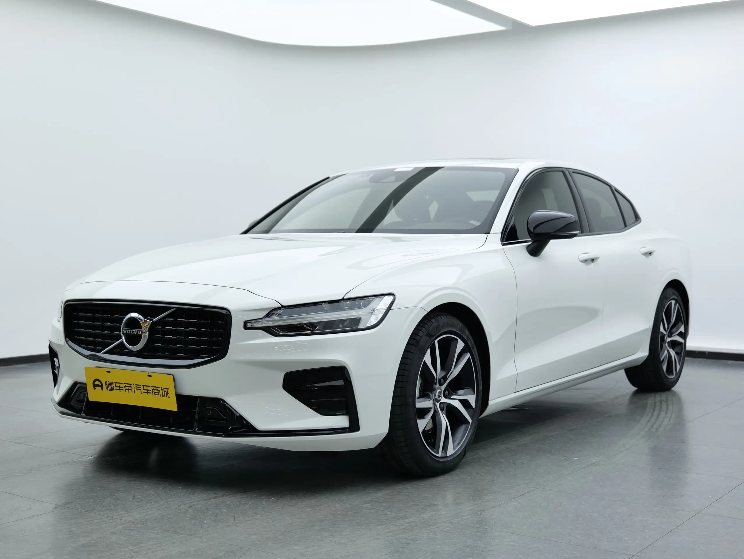 Volvo S60 2021 г. 45240 км.
