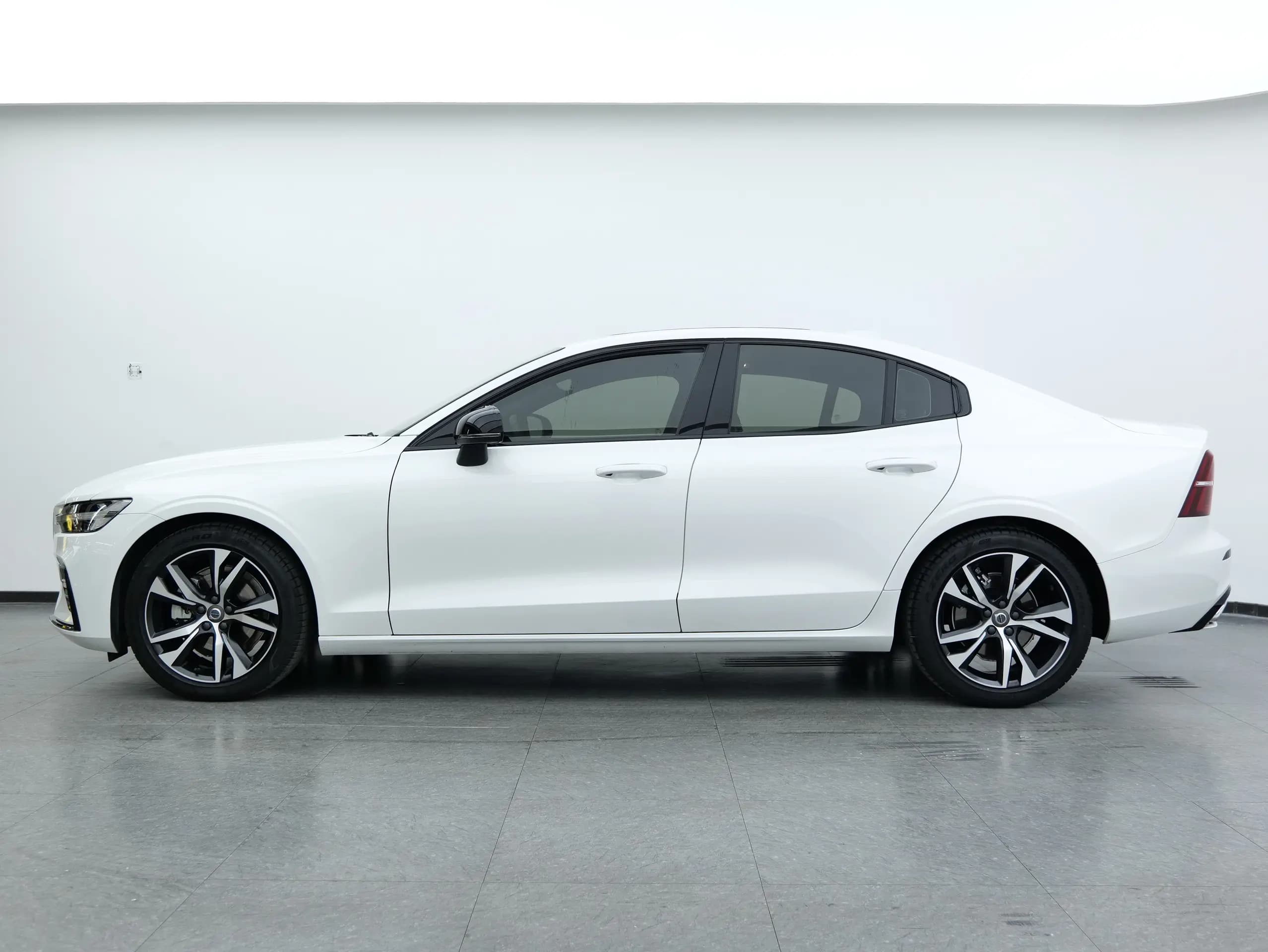 Volvo S60 2021 г. 45240 км. — фото 4